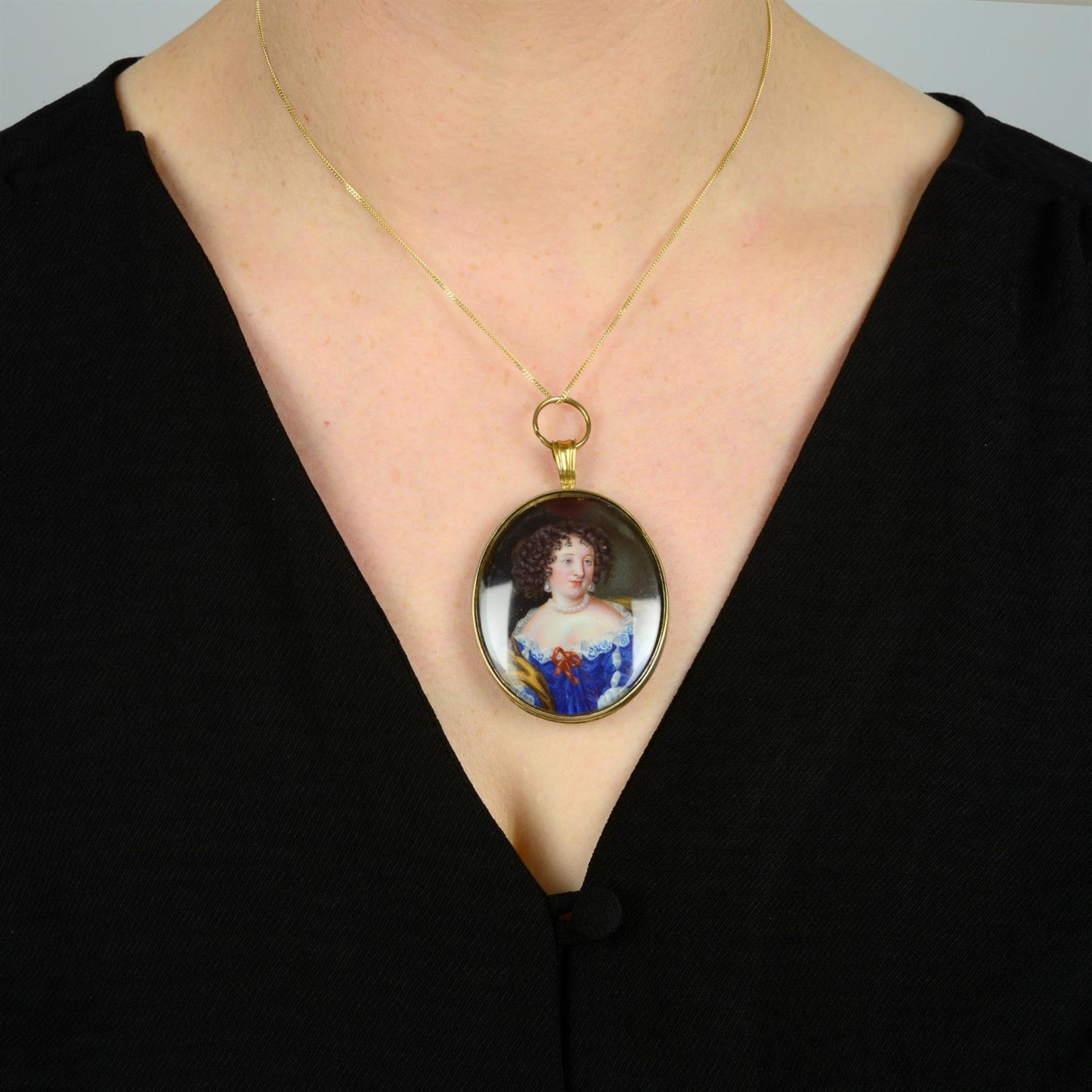 A 19th century portrait miniature pendant, depicting a lady in blue dress. - Image 4 of 4