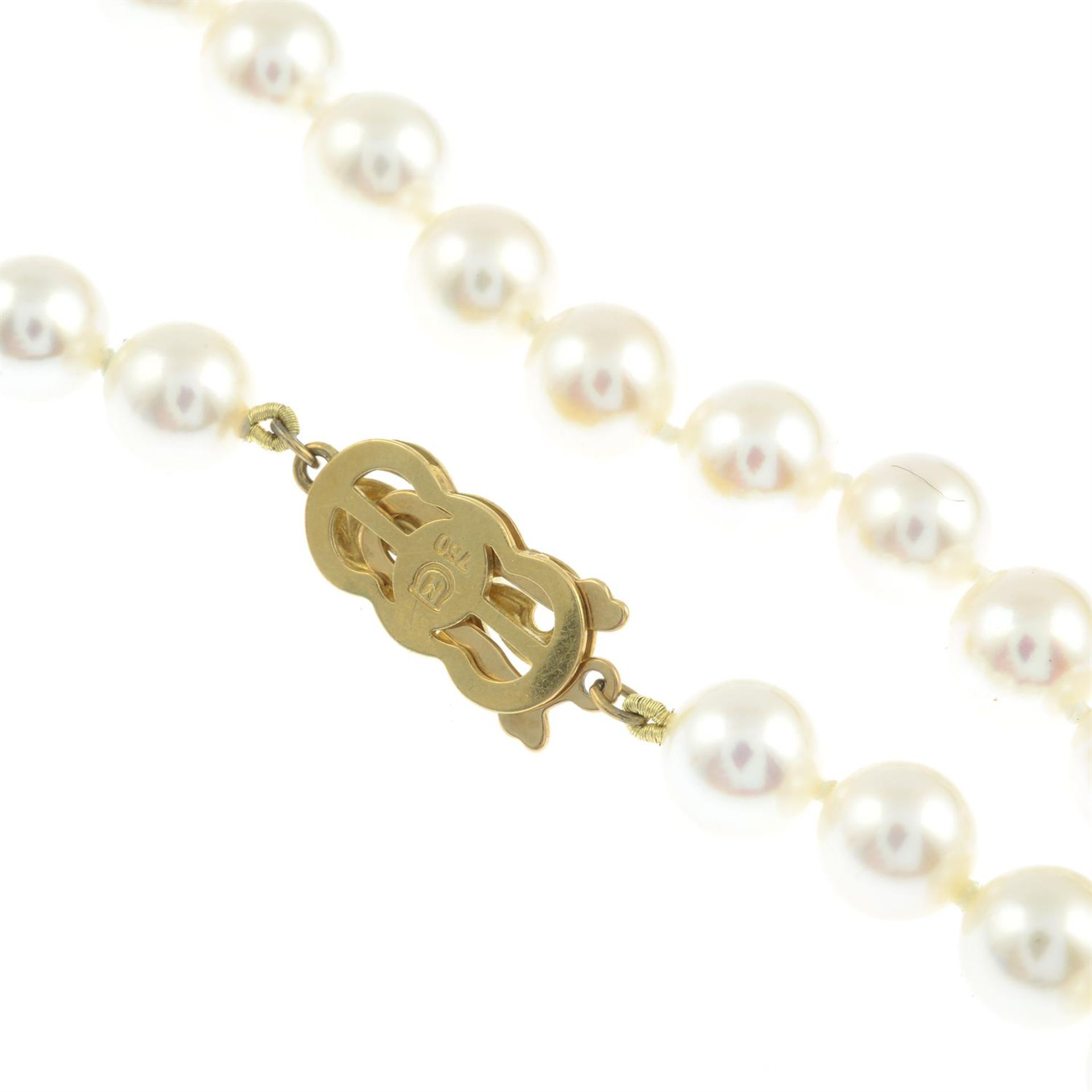 A slightly graduated cultured pearl single-strand necklace, by Mikimoto. - Image 4 of 4