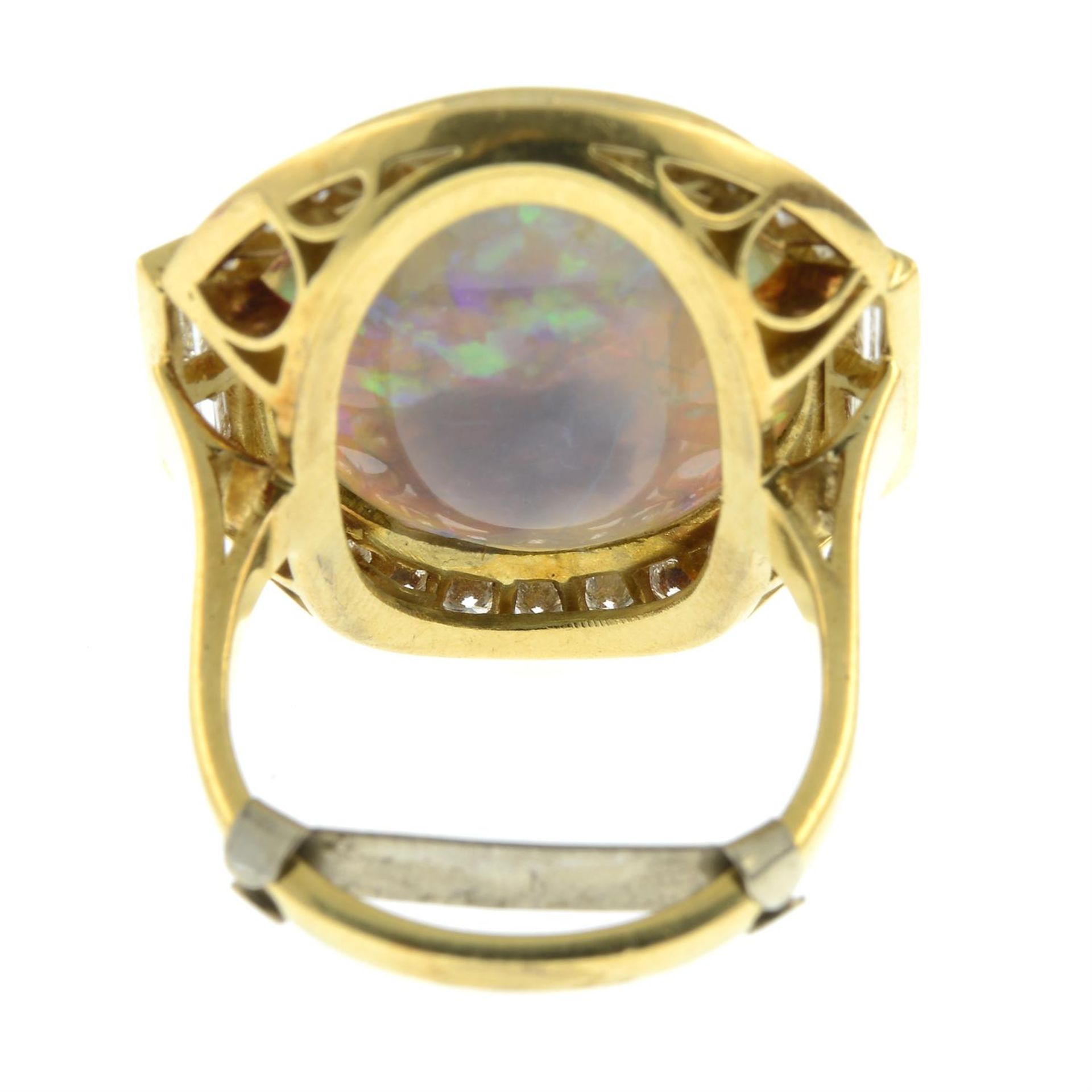 An opal dress ring, with baguette and brilliant-cut diamond surround. - Bild 4 aus 6