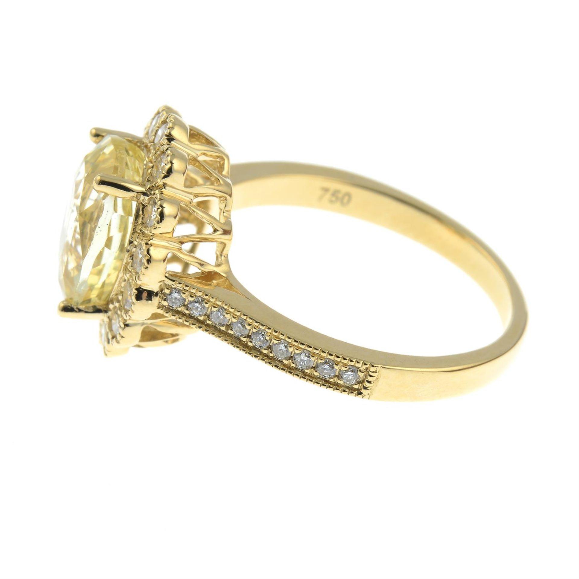 An 18ct gold yellow Sri Lankan sapphire and diamond cluster ring. - Image 3 of 6