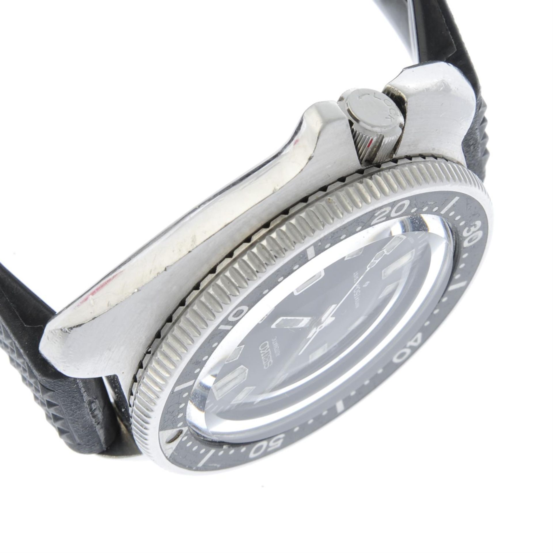 SEIKO - a stainless steel 'Captain Willard' wrist watch, 44mm. - Bild 3 aus 5