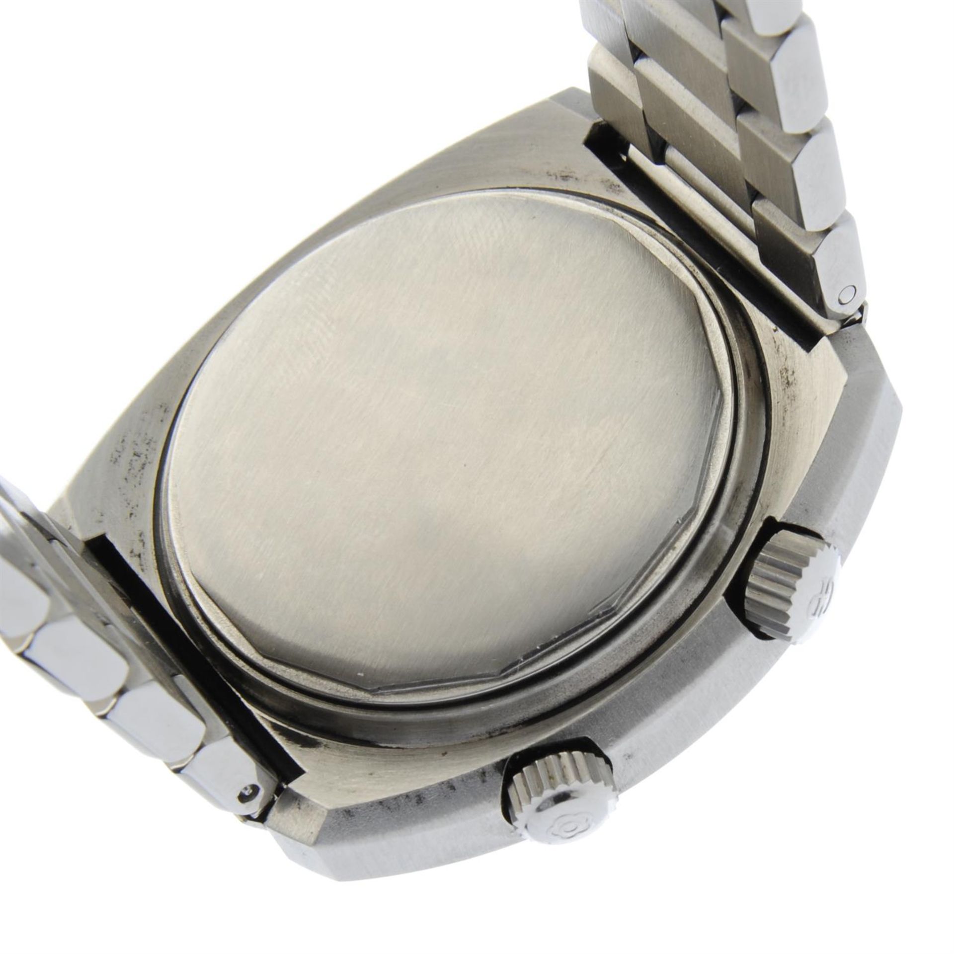 GIRARD PERREGAUX - a stainless steel Gyromatic High Frequency bracelet watch, 43mm. - Bild 4 aus 5