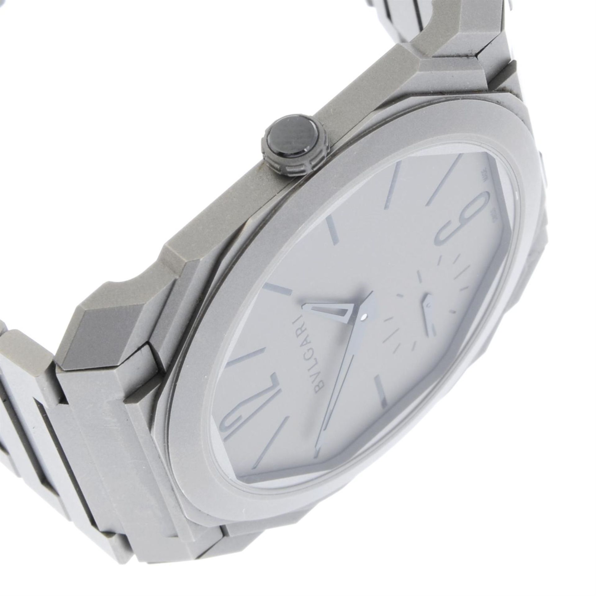 BULGARI - a titanium Octo Finissimo bracelet watch, 40mm. - Bild 3 aus 6