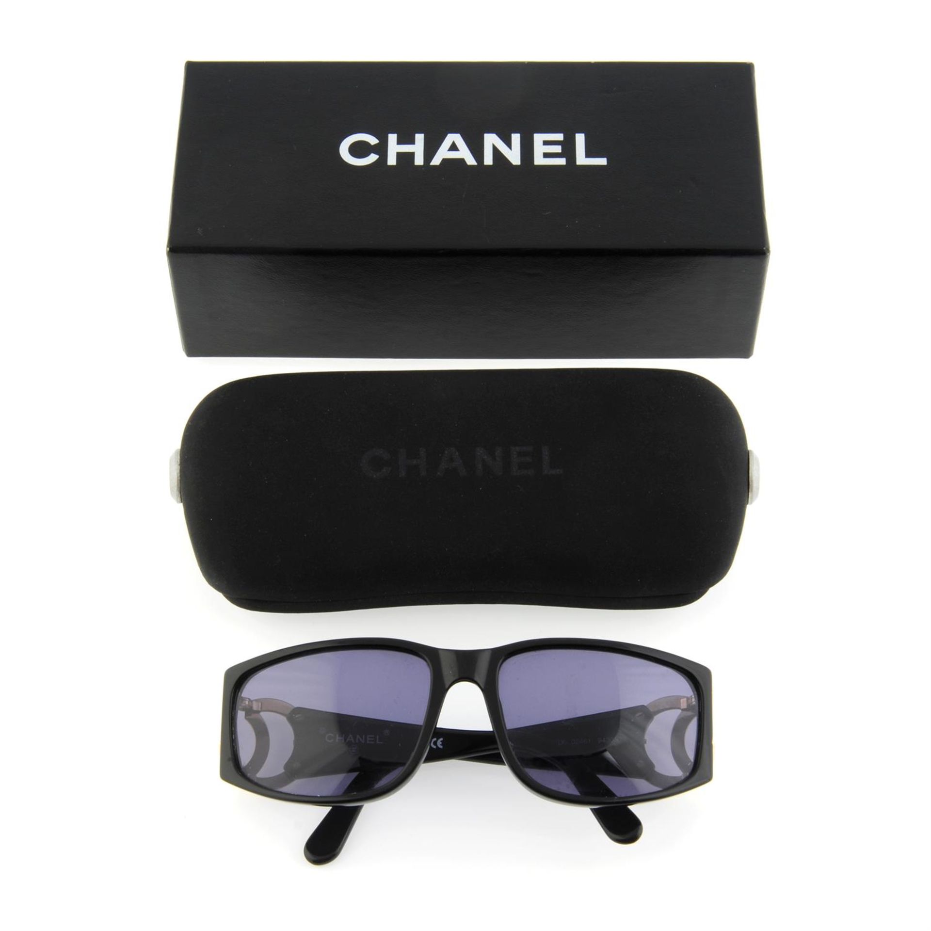 CHANEL - a pair of sunglasses. - Image 2 of 2