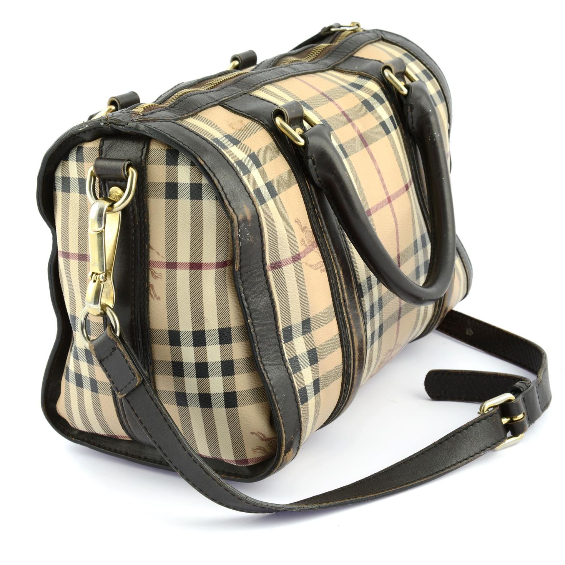 BURBERRY - a Haymarket check bowling bag. - Bild 3 aus 10