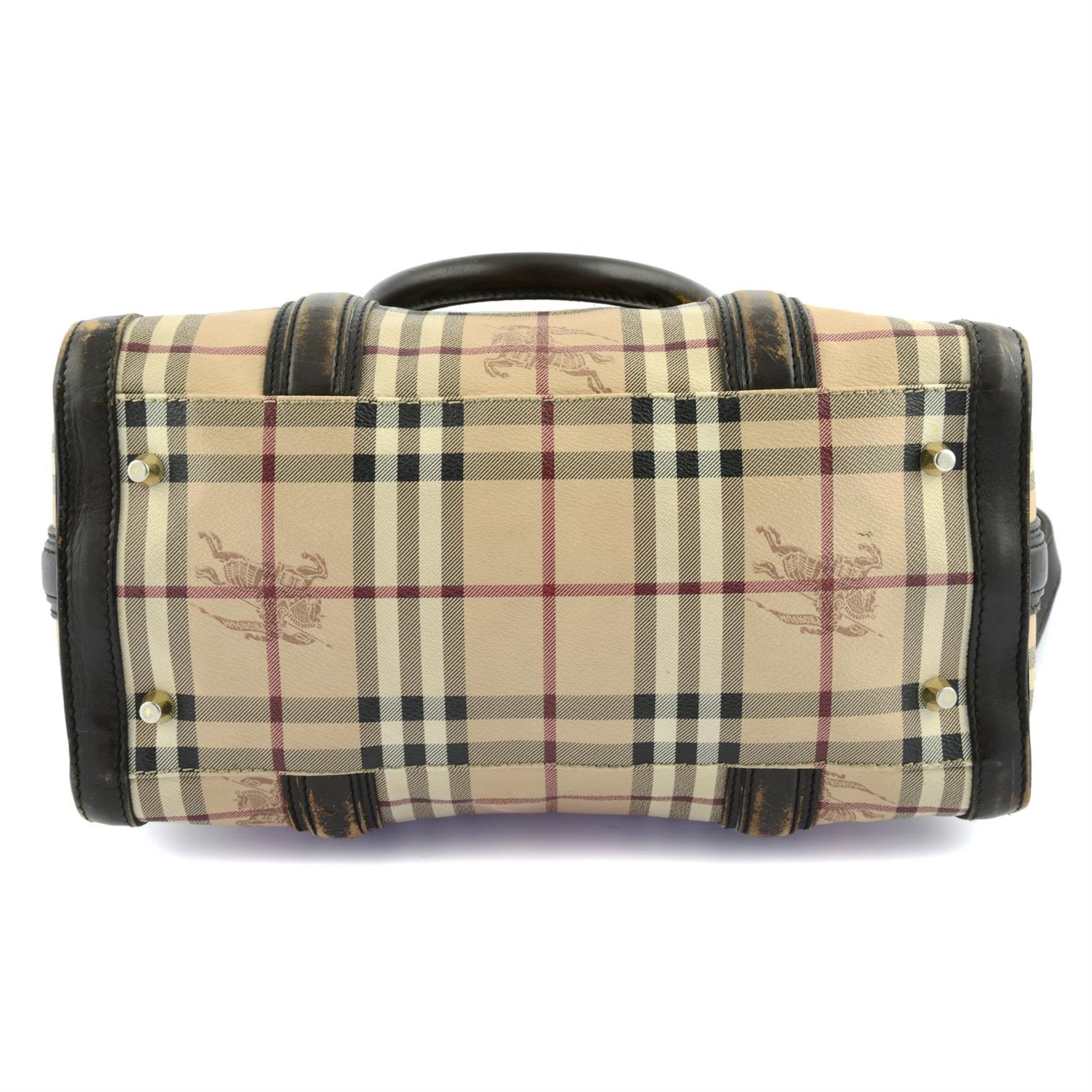 BURBERRY - a Haymarket check bowling bag. - Bild 4 aus 10