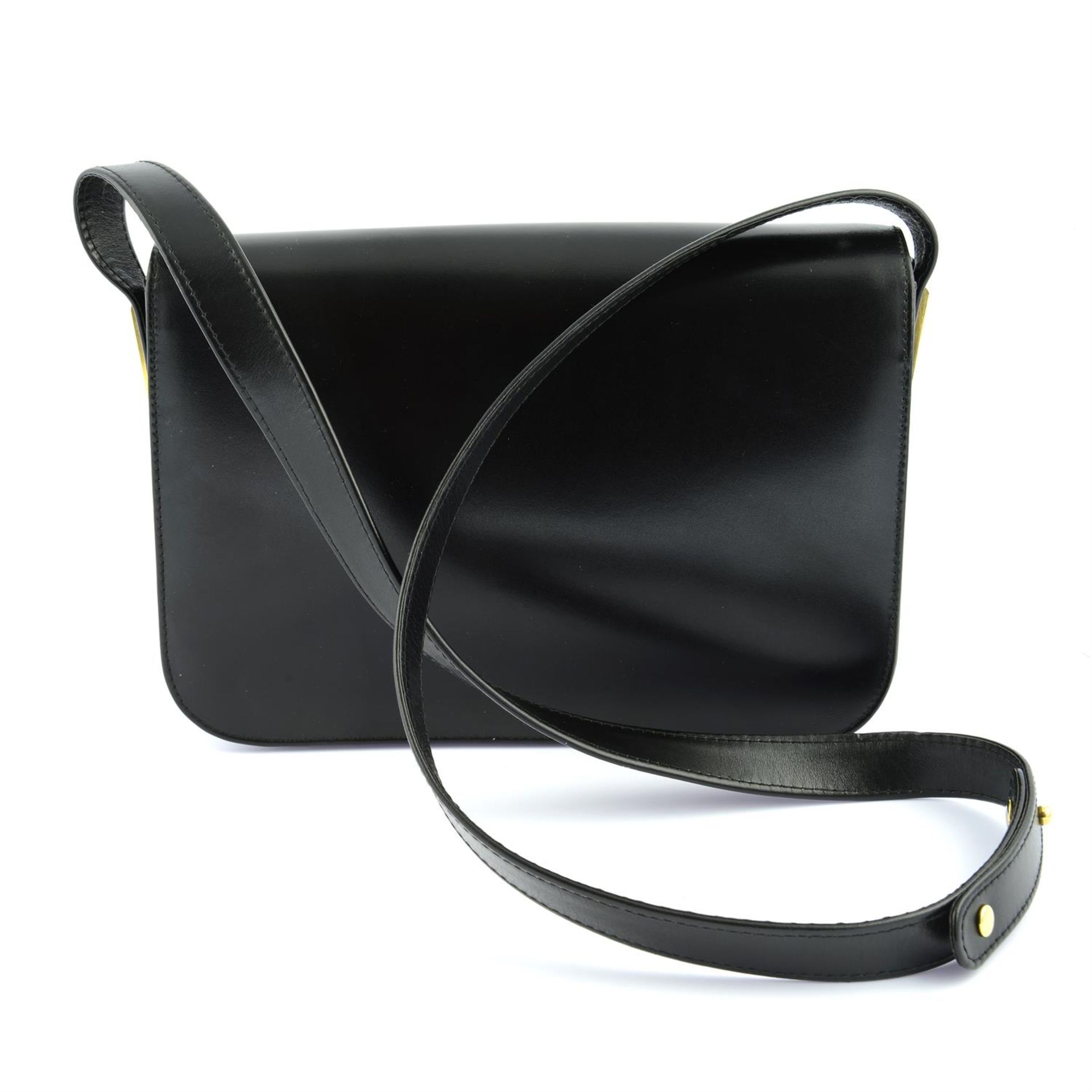 AQUASCUTUM - A black leather shoulder bag. - Bild 2 aus 4