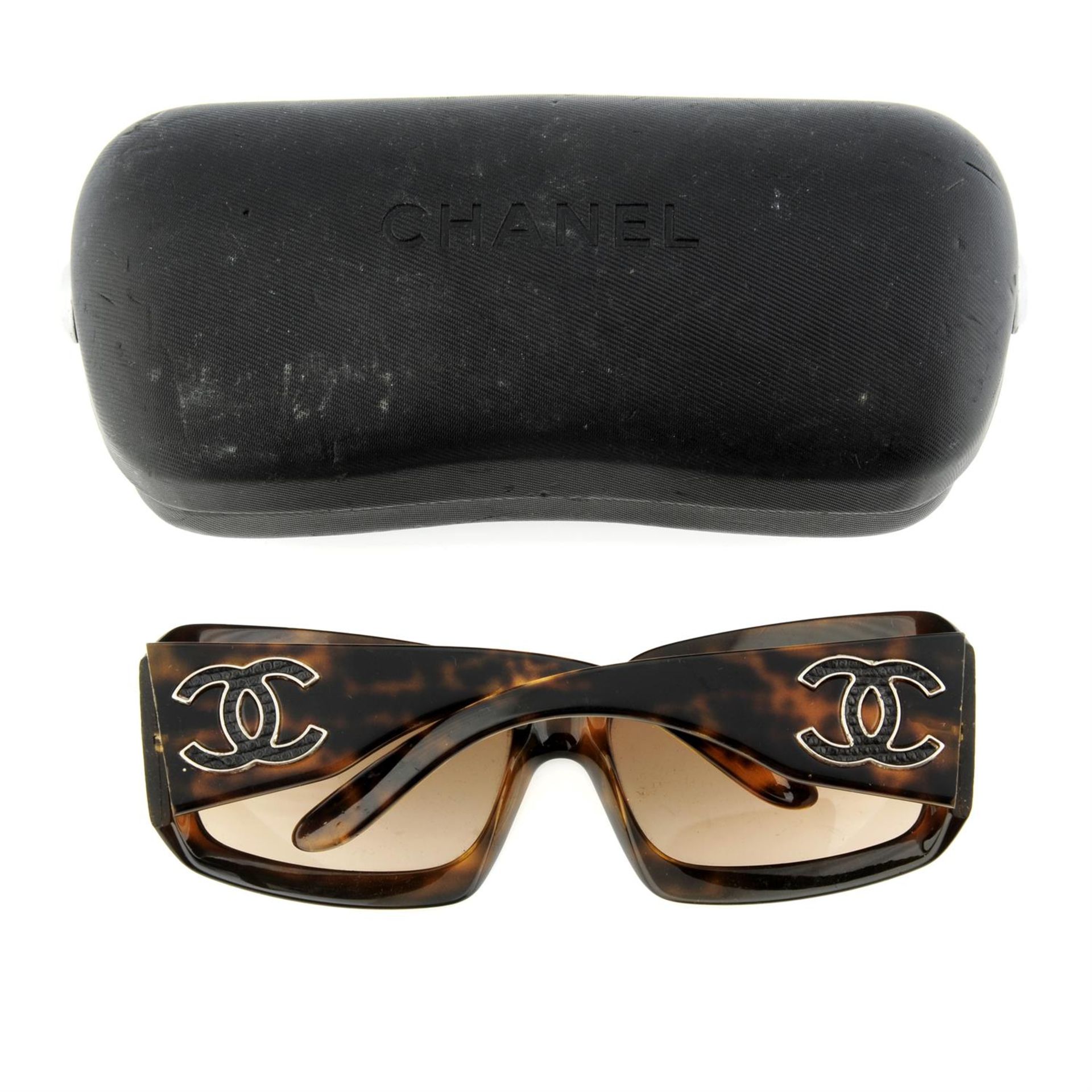 CHANEL - a pair of sunglasses. - Image 2 of 2