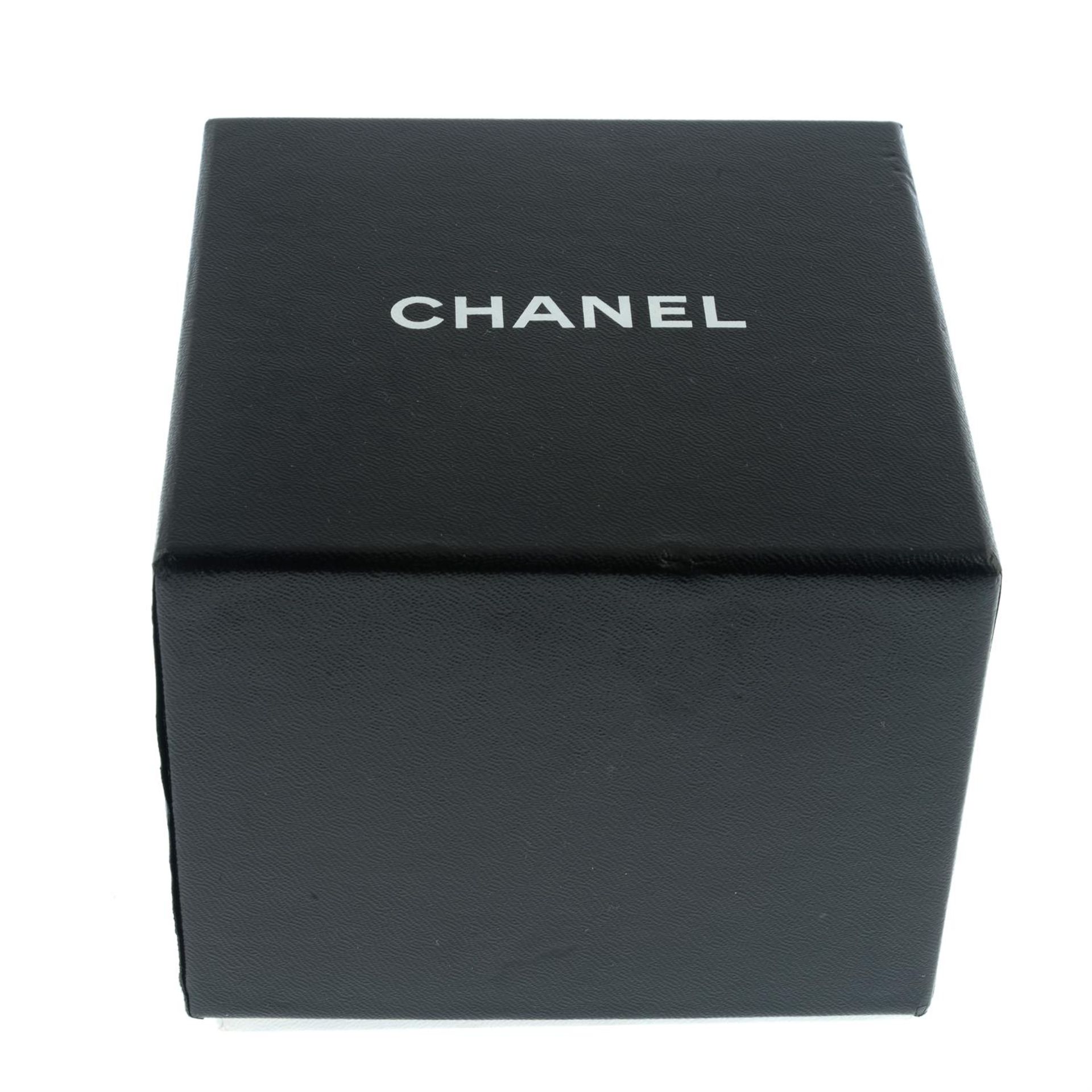 CHANEL - a hinged black cuff with cream enamel and glazed panel. - Bild 3 aus 3