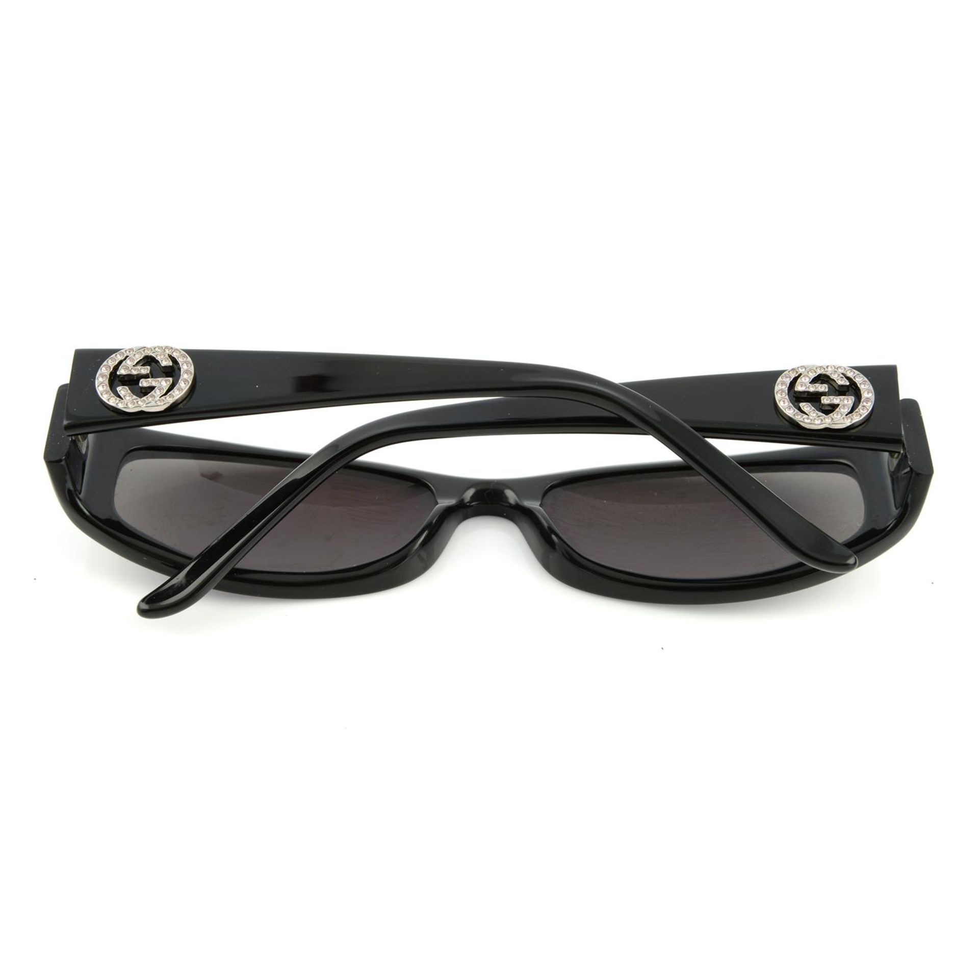 GUCCI - a pair of sunglasses. - Image 2 of 3