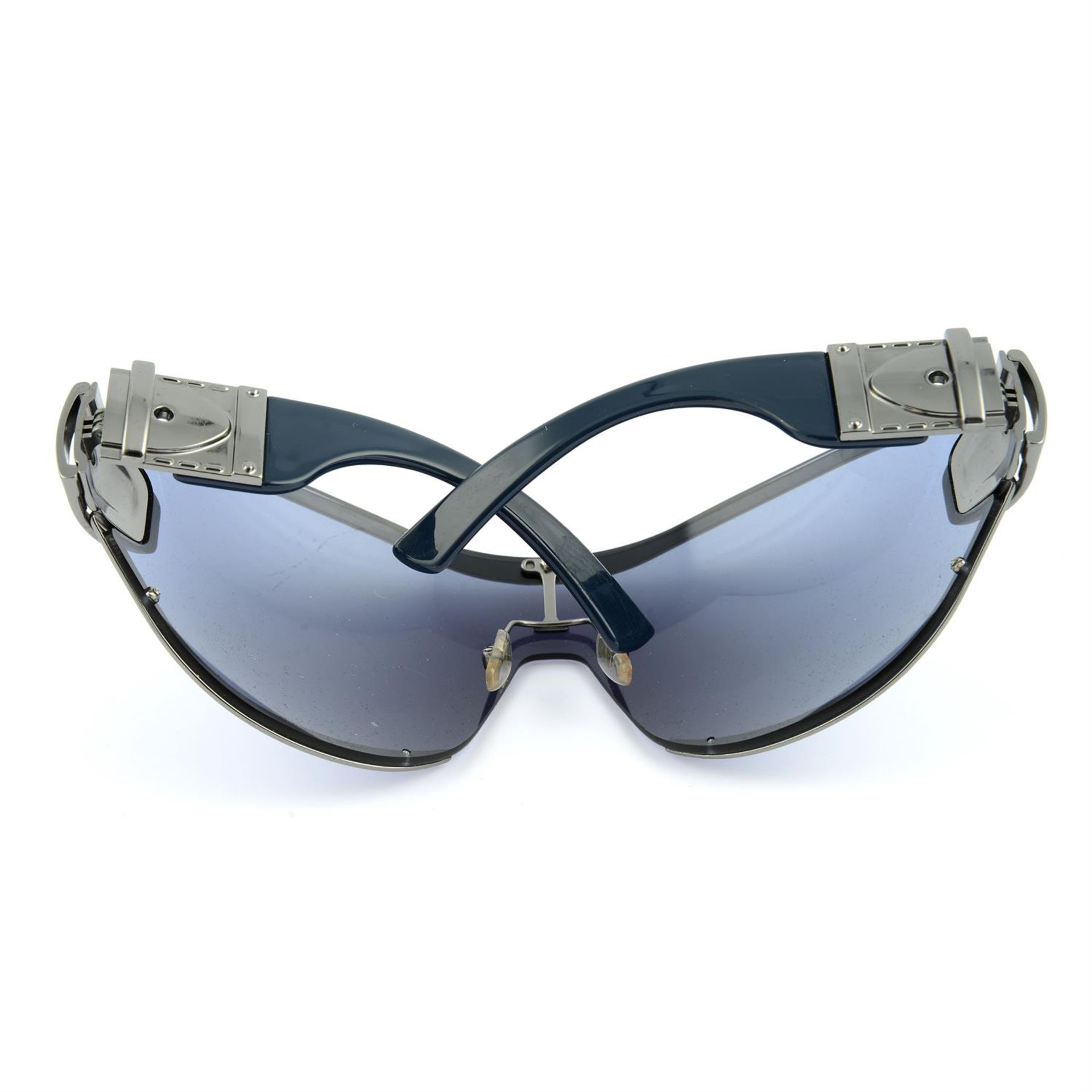 GUCCI - a pair of sunglasses. - Image 2 of 3