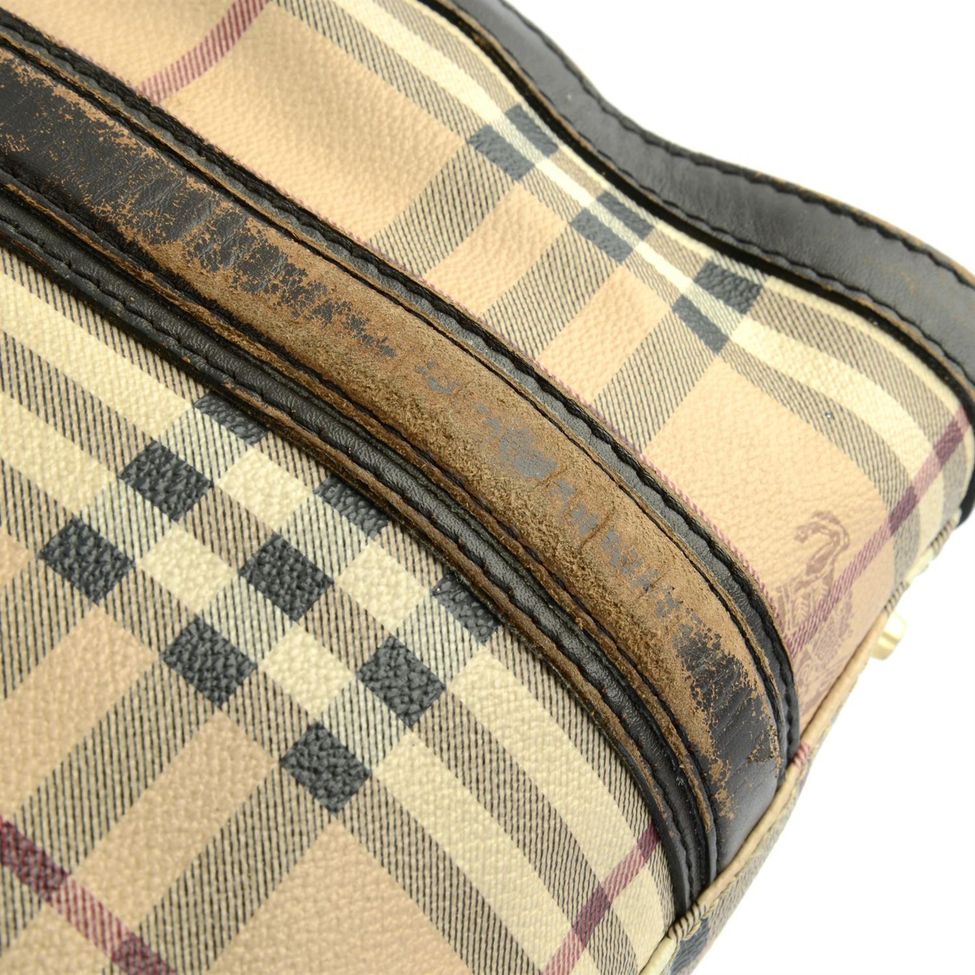 BURBERRY - a Haymarket check bowling bag. - Bild 6 aus 10