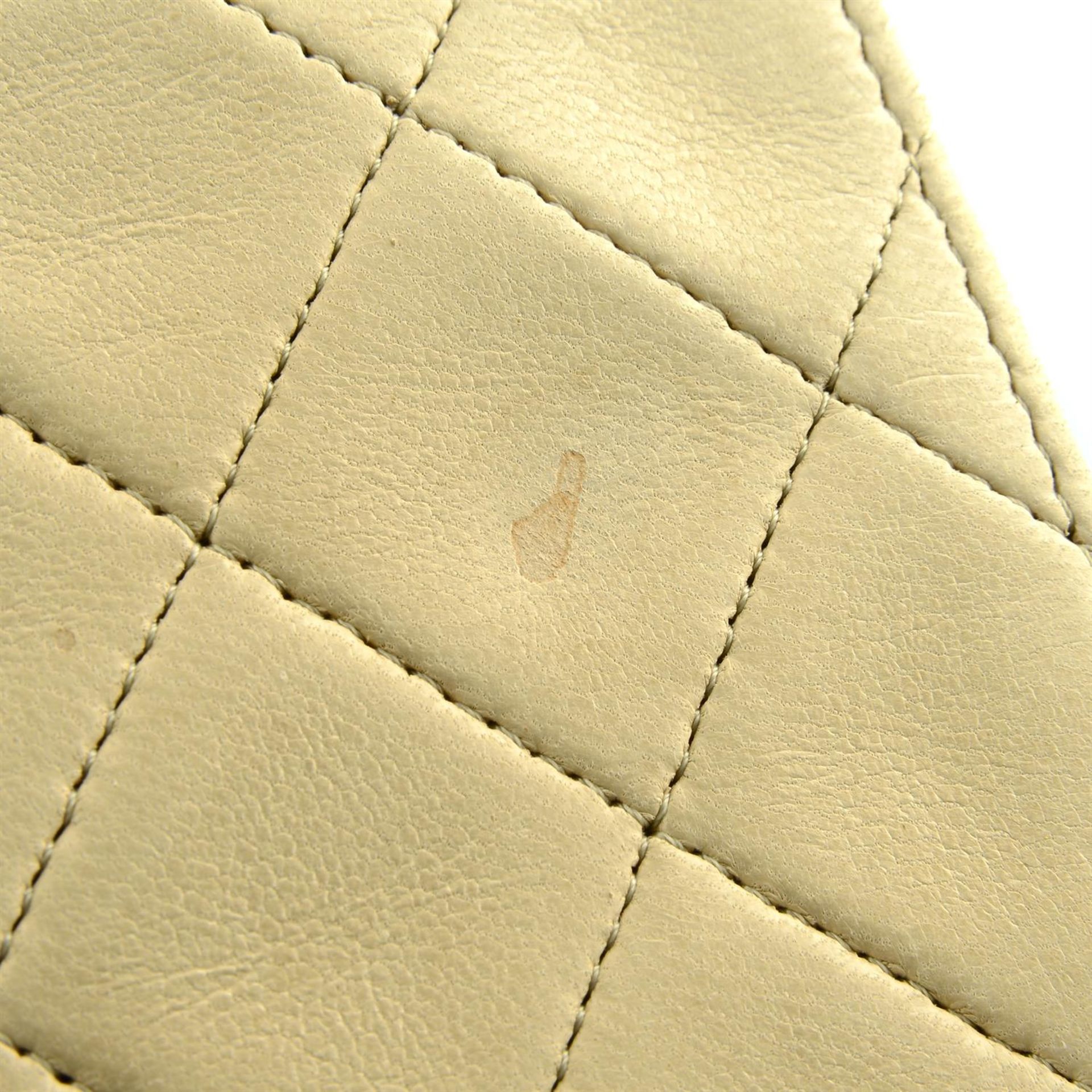 CHANEL - a Matelassé lambskin shoulder bag. - Bild 5 aus 5