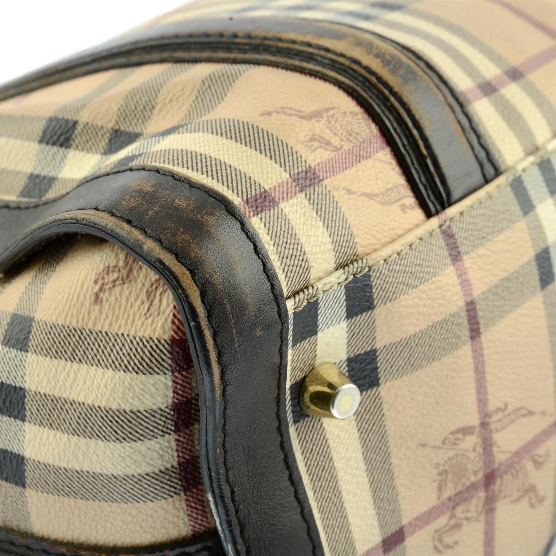 BURBERRY - a Haymarket check bowling bag. - Bild 8 aus 10