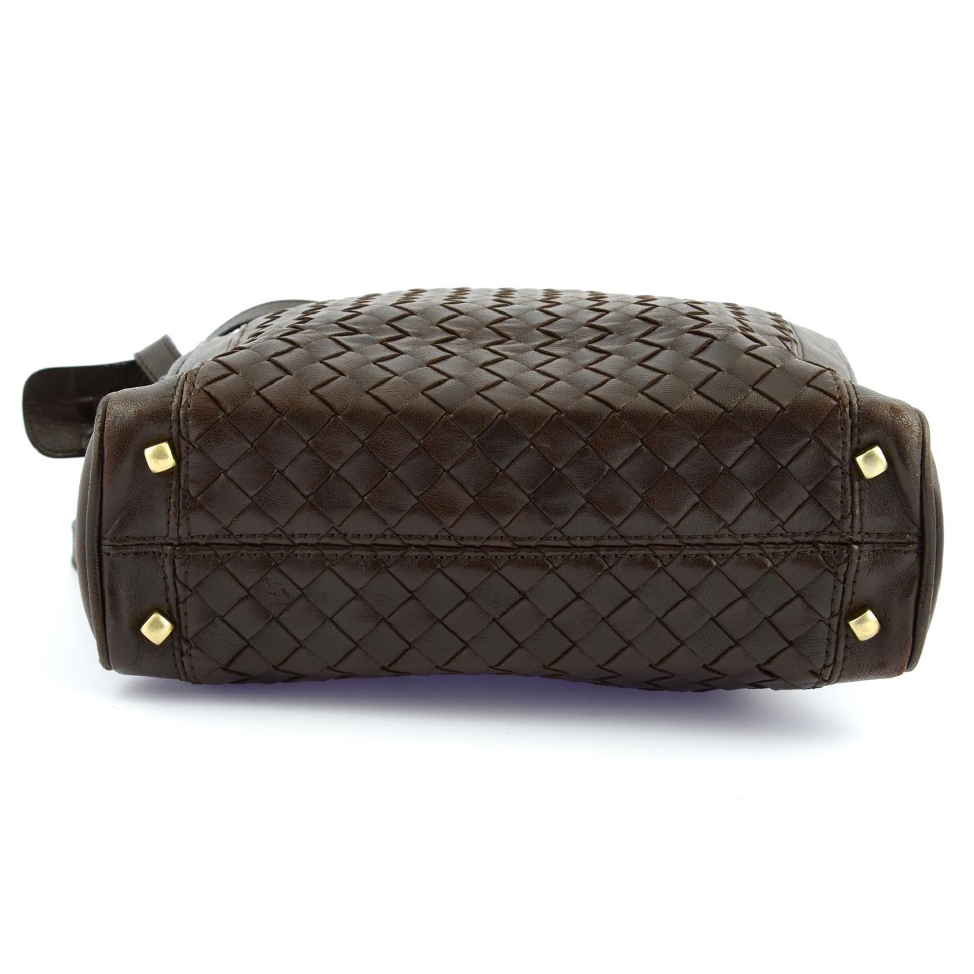 BOTTEGA VENETA - a brown leather crossbody handbag. - Image 4 of 4