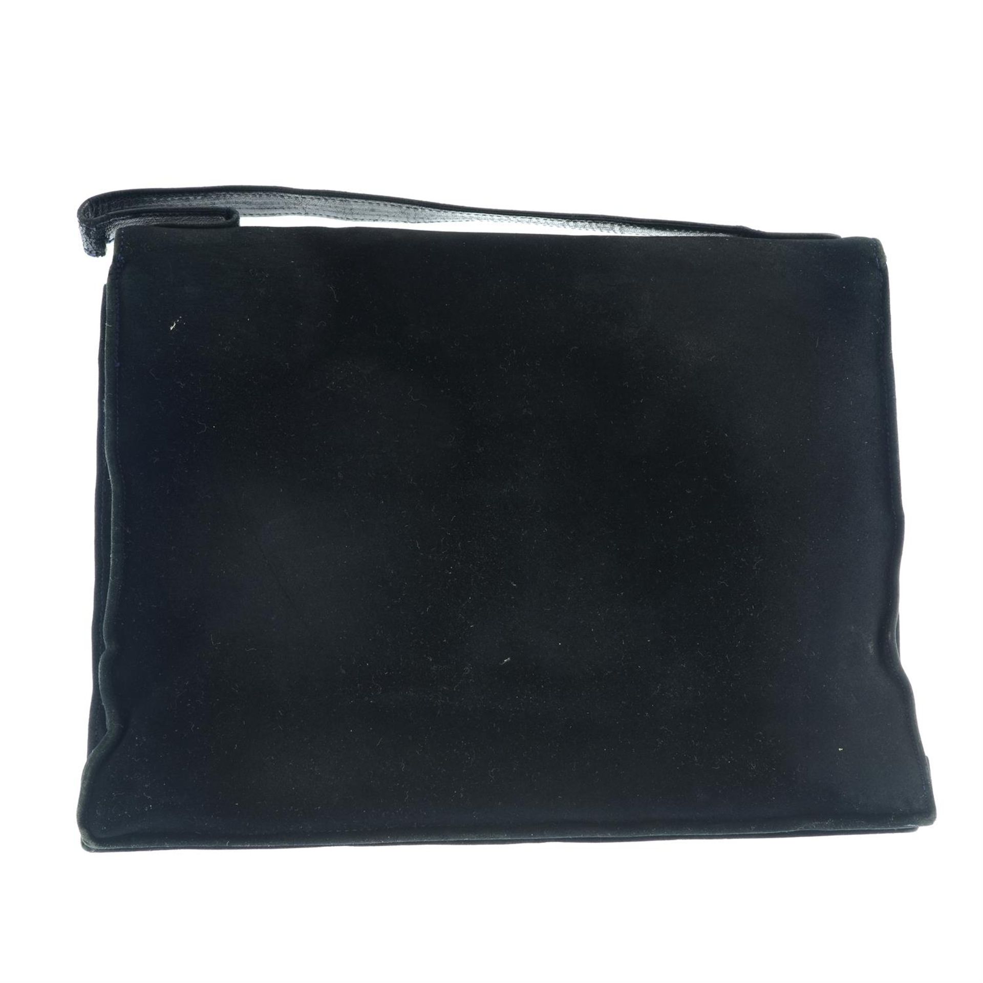 CARTIER - a 1930s black suede leather handbag with 9ct gold hardware. - Bild 2 aus 8