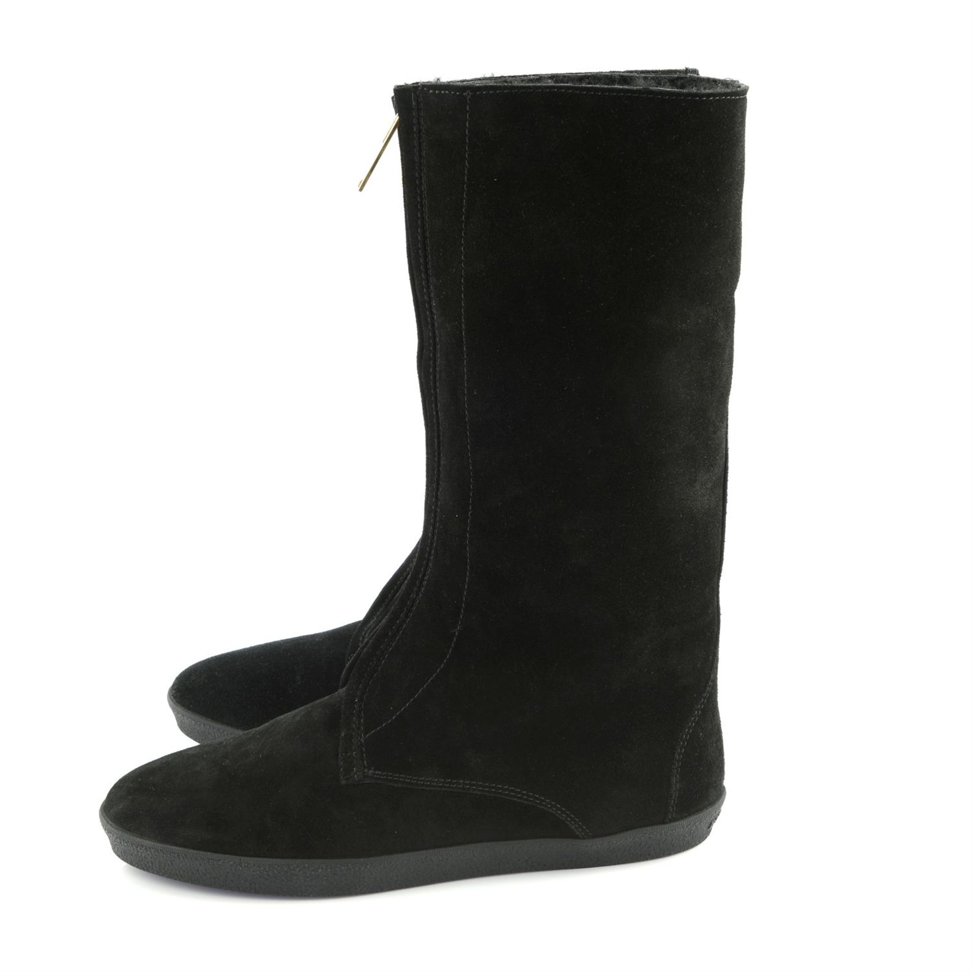 BURBERRY - a pair of black suede Stanmore fold over snow boots. - Bild 2 aus 4