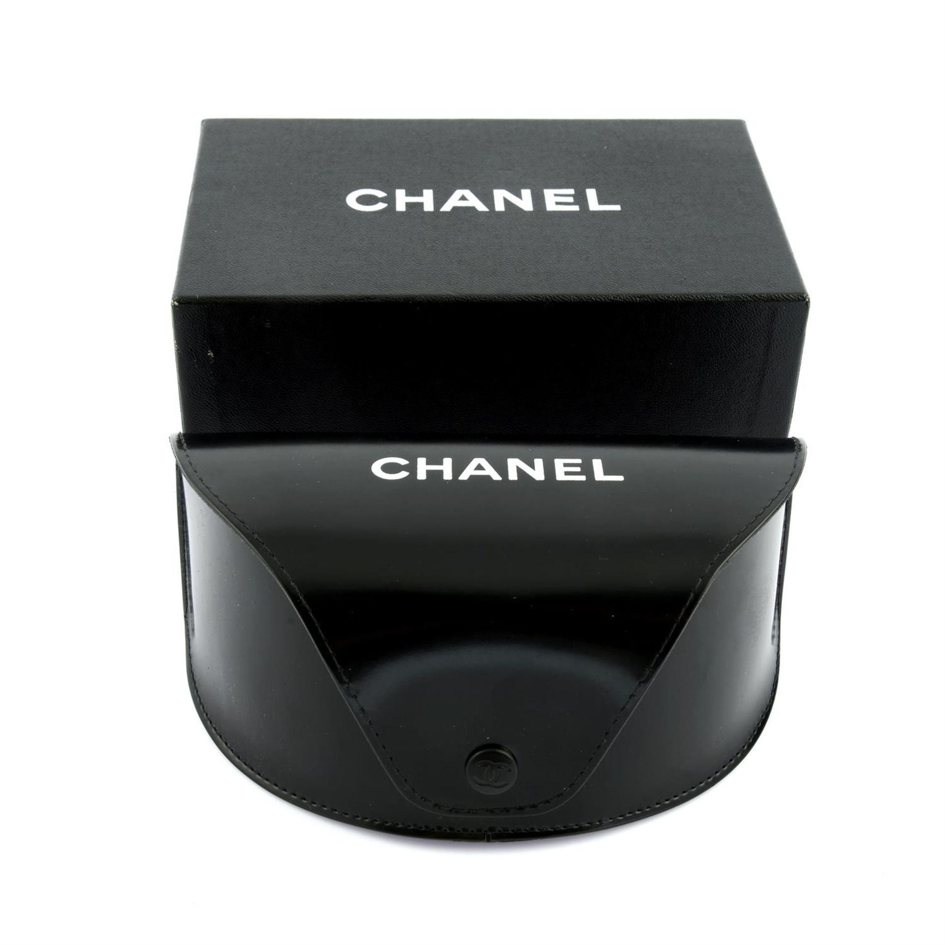 CHANEL - a pair of sunglasses. - Image 3 of 3