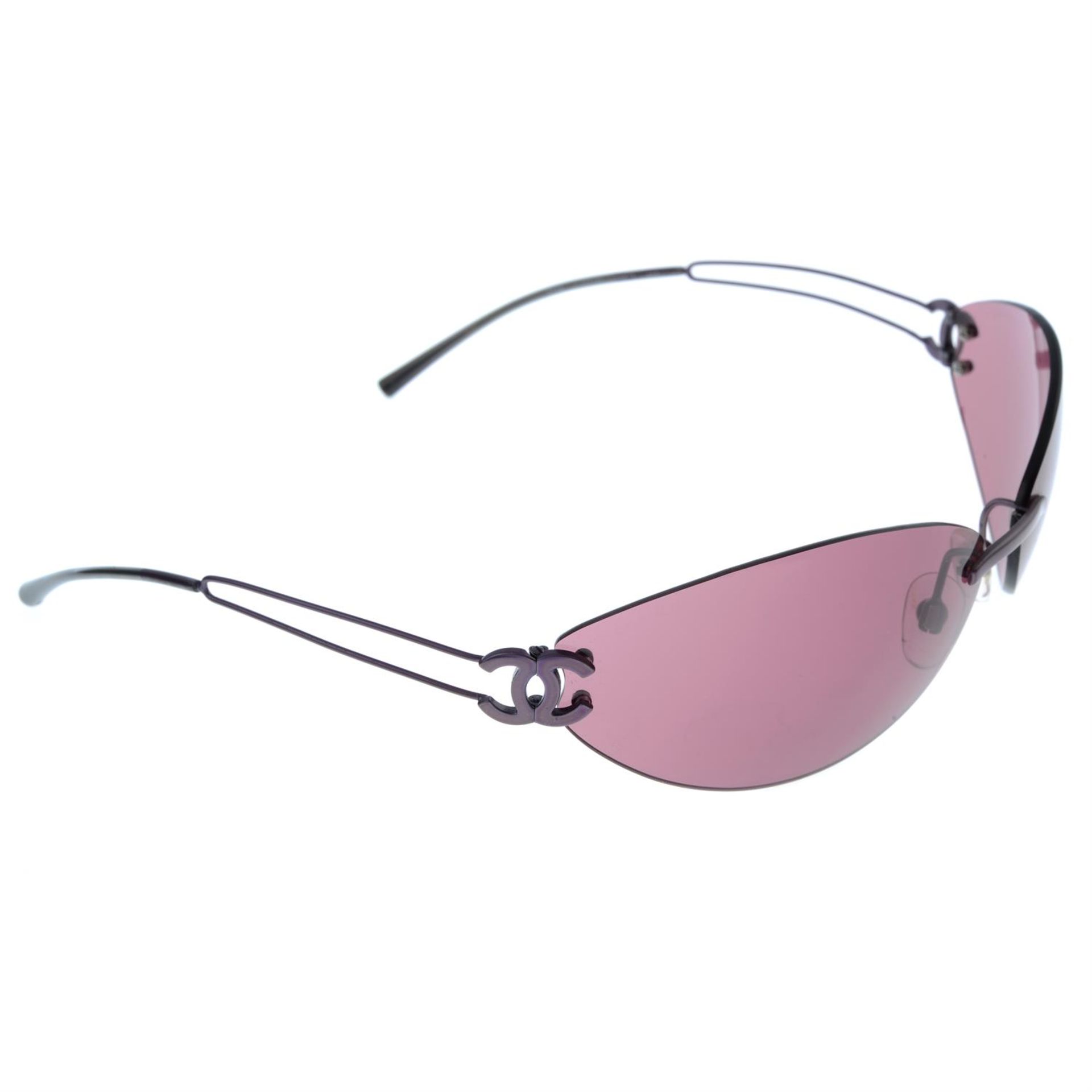 CHANEL - a pair of sunglasses. - Bild 3 aus 4