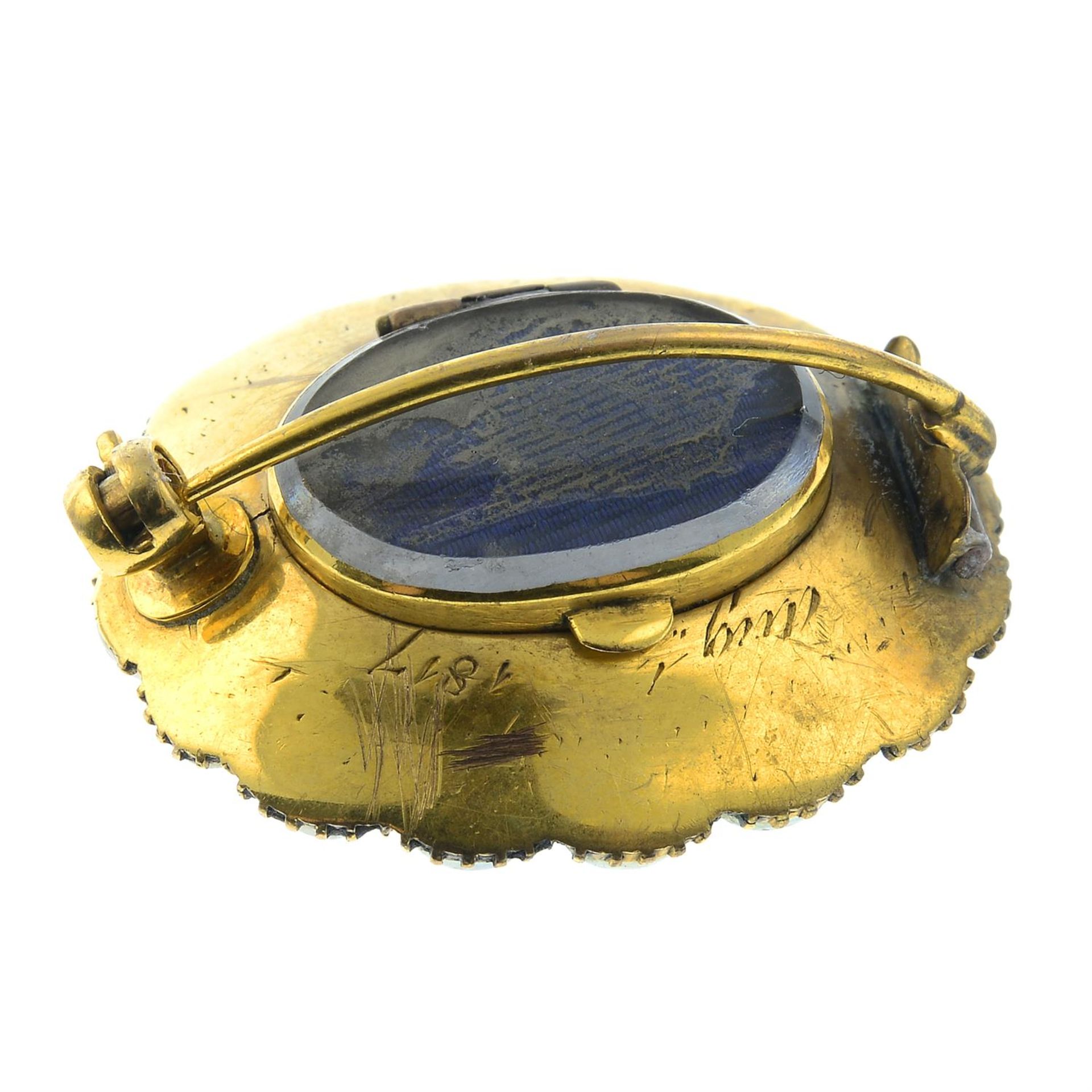 A late Georgian gold, split pearl and blue enamel mourning brooch. - Image 3 of 4