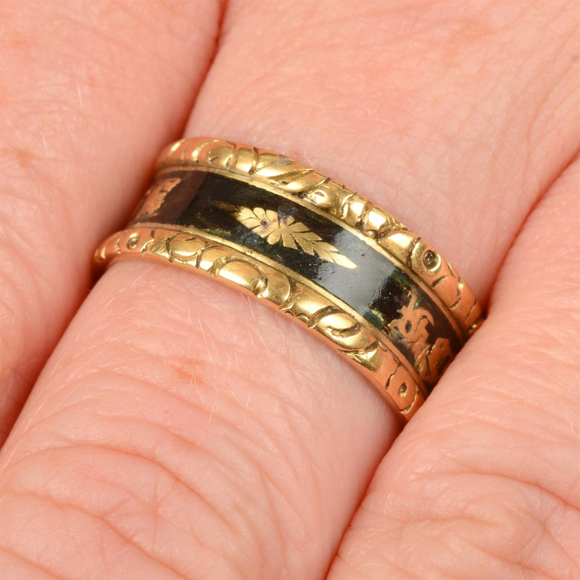 A late Georgian 18ct gold black enamel 'In Memory Of' mourning band ring.