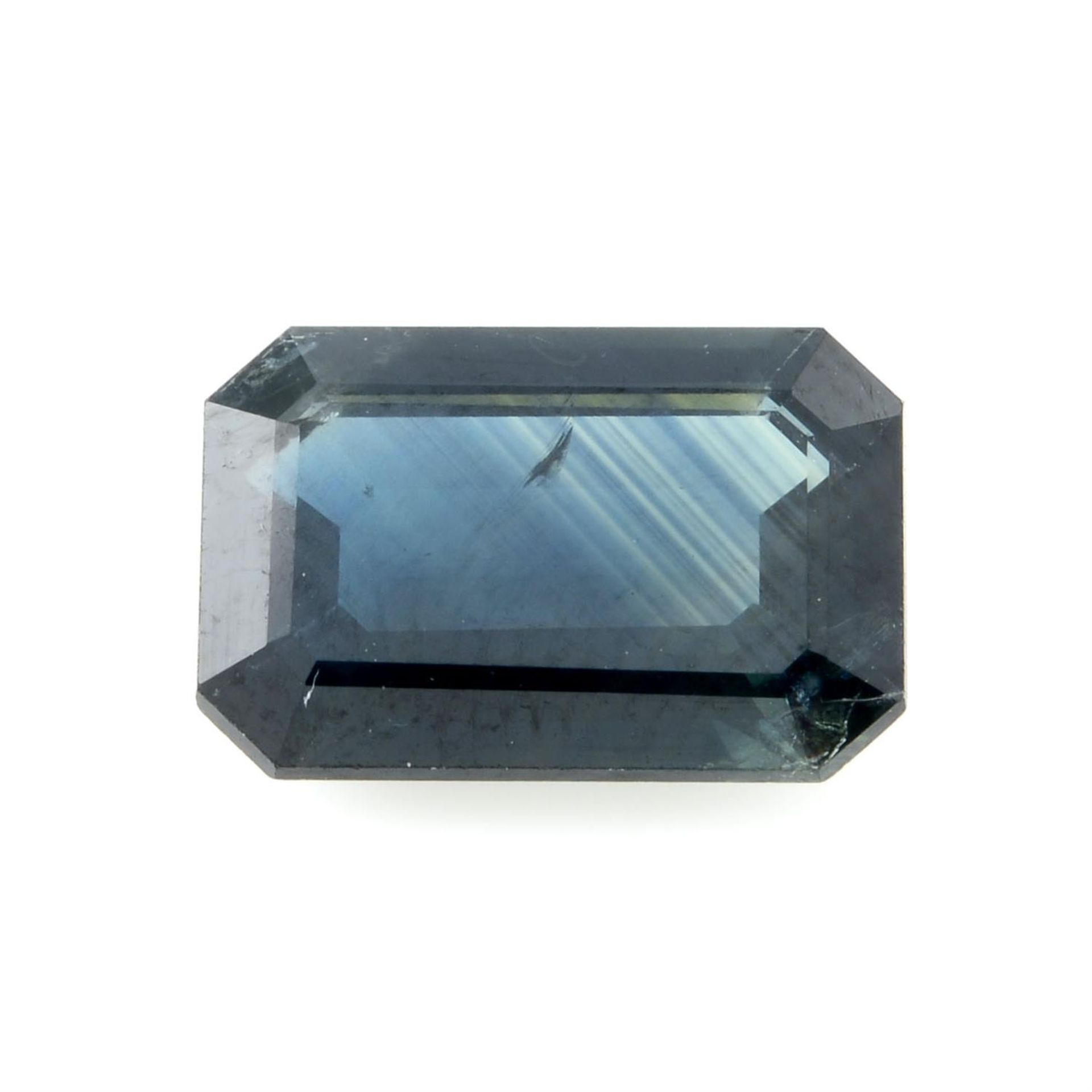 A rectangular shape blue sapphire, weighing 3.42ct