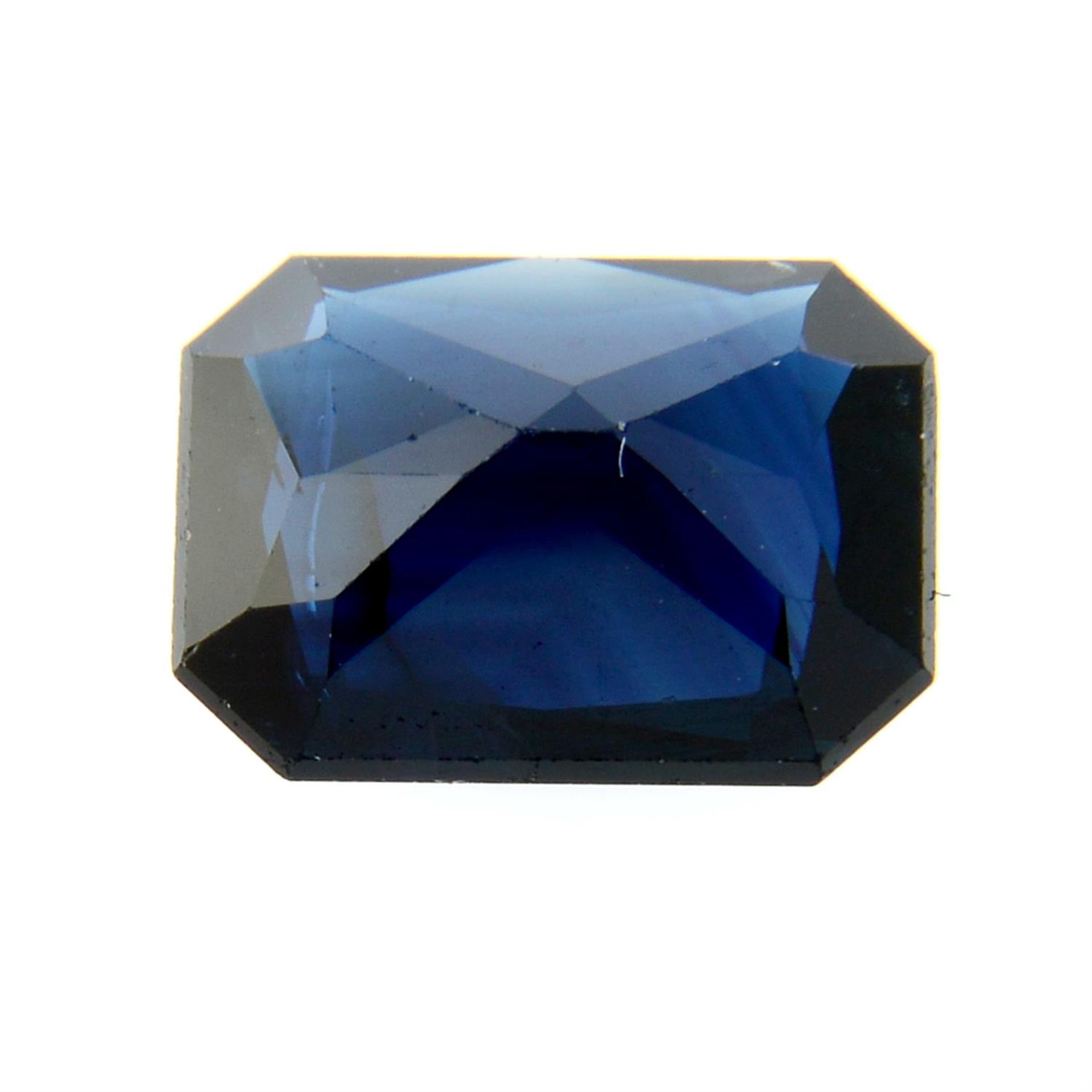 A rectangular shape sapphire, weighing 2ct - Image 2 of 3