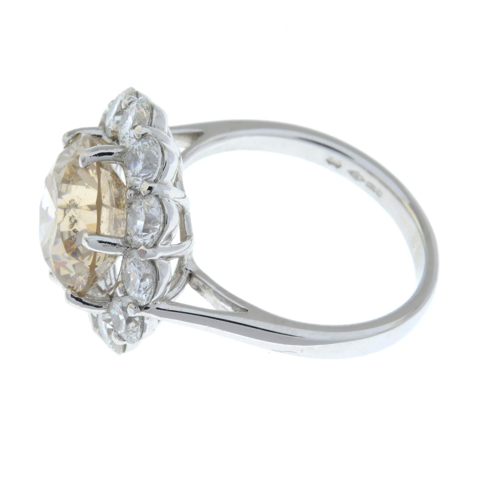 A platinum 'brown' diamond and brilliant-cut diamond cluster ring. - Image 4 of 5