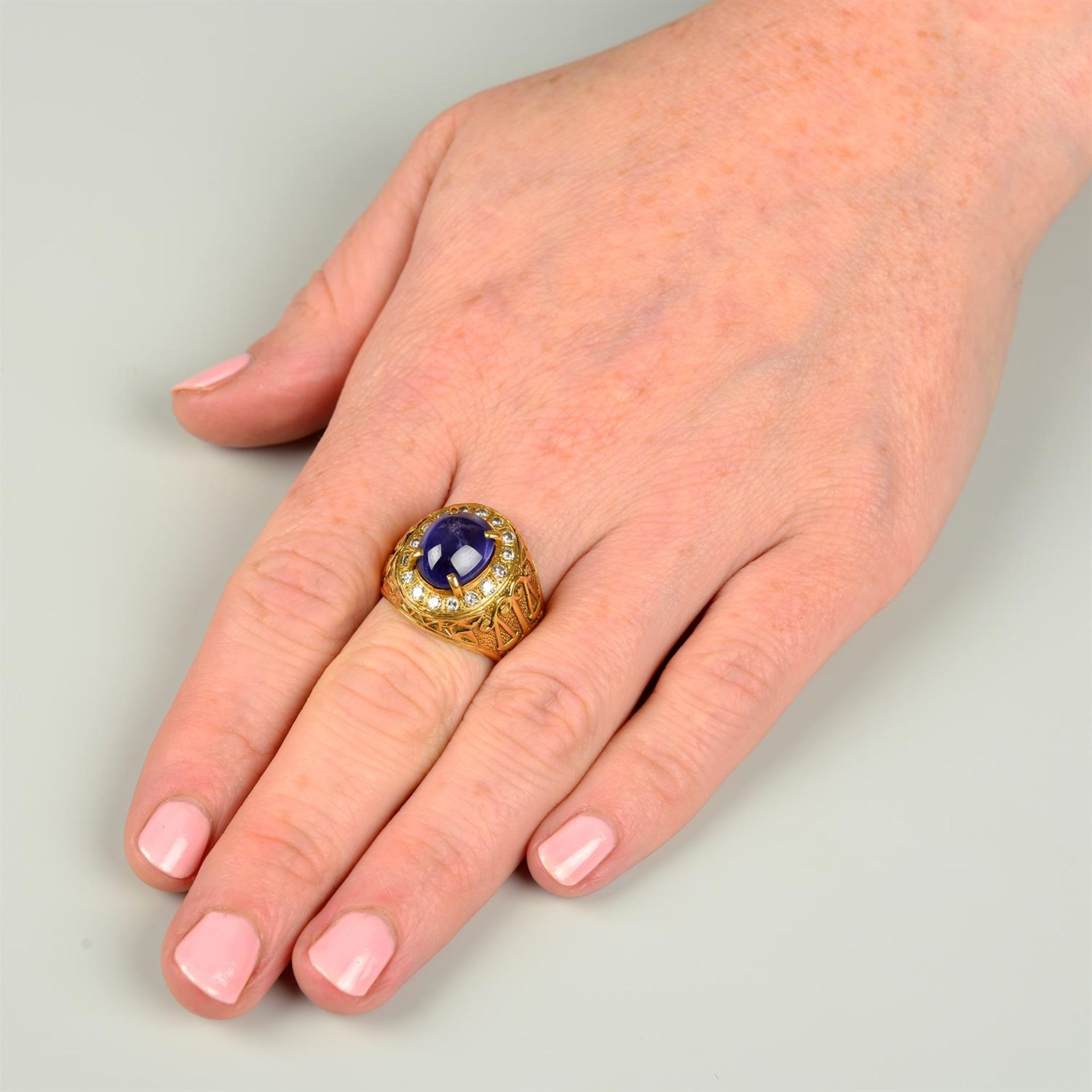 A star sapphire cabochon and brilliant-cut diamond cluster Libra zodiac ring, with scales to the - Image 5 of 5