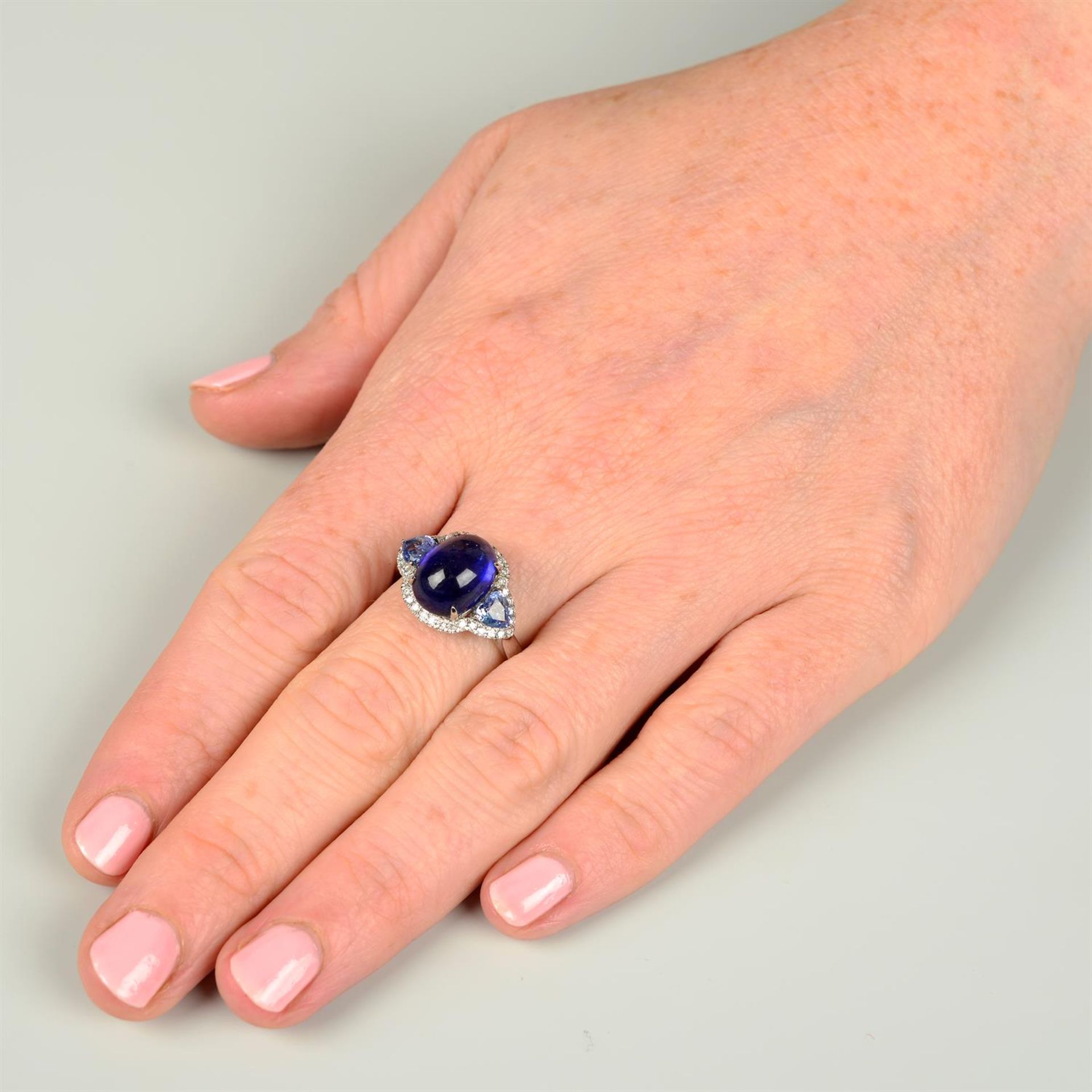 A glass-filled sapphire cabochon, heart-shape sapphire and brilliant-cut diamond dress ring. - Image 5 of 5