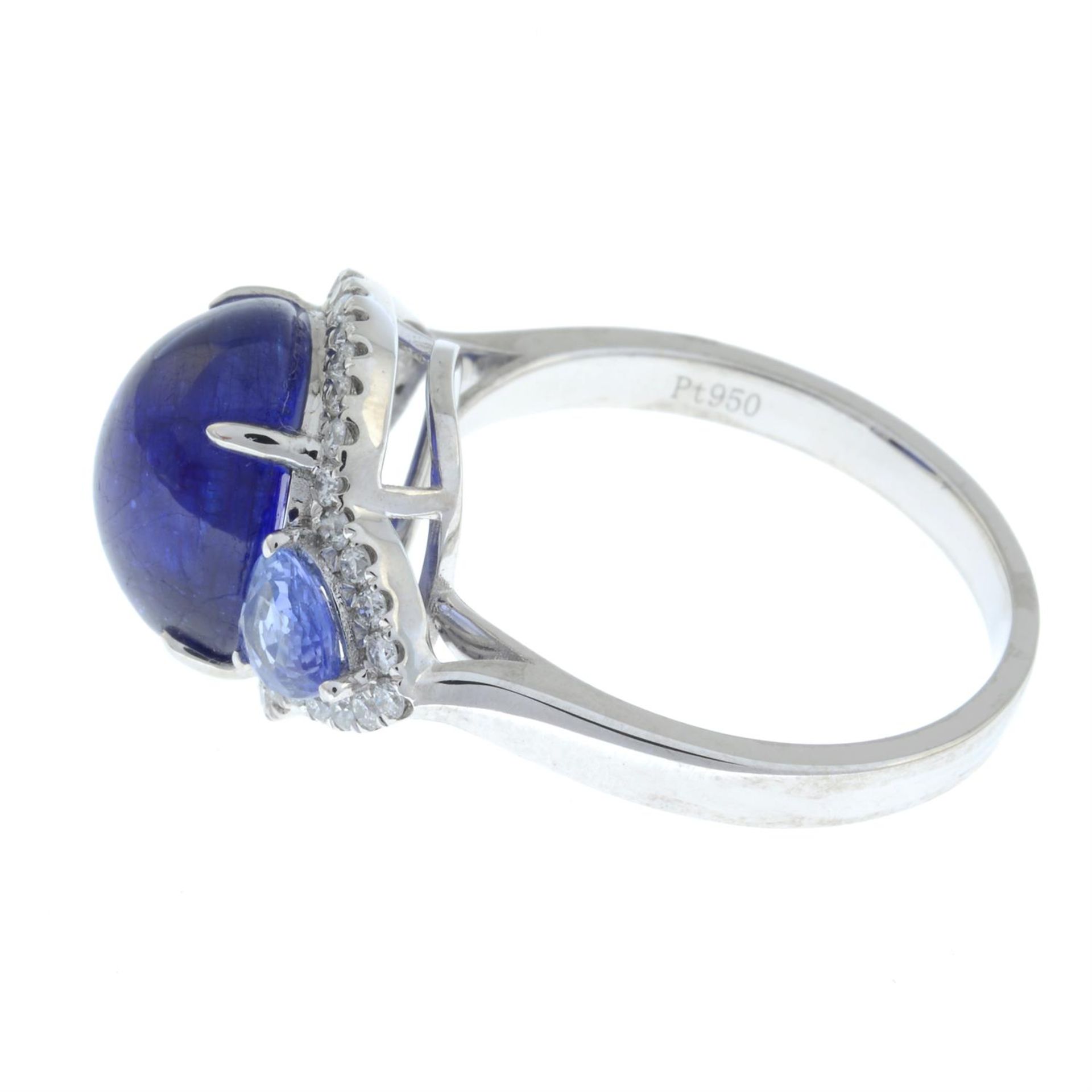 A glass-filled sapphire cabochon, heart-shape sapphire and brilliant-cut diamond dress ring. - Image 4 of 5