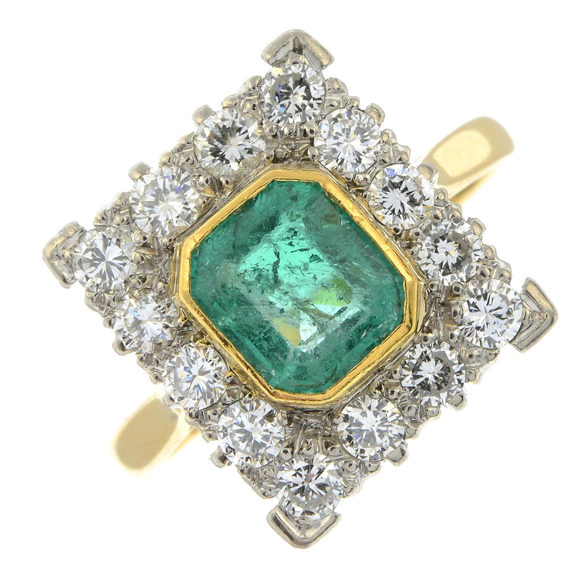 An emerald and diamond cluster ring. - Image 2 of 5