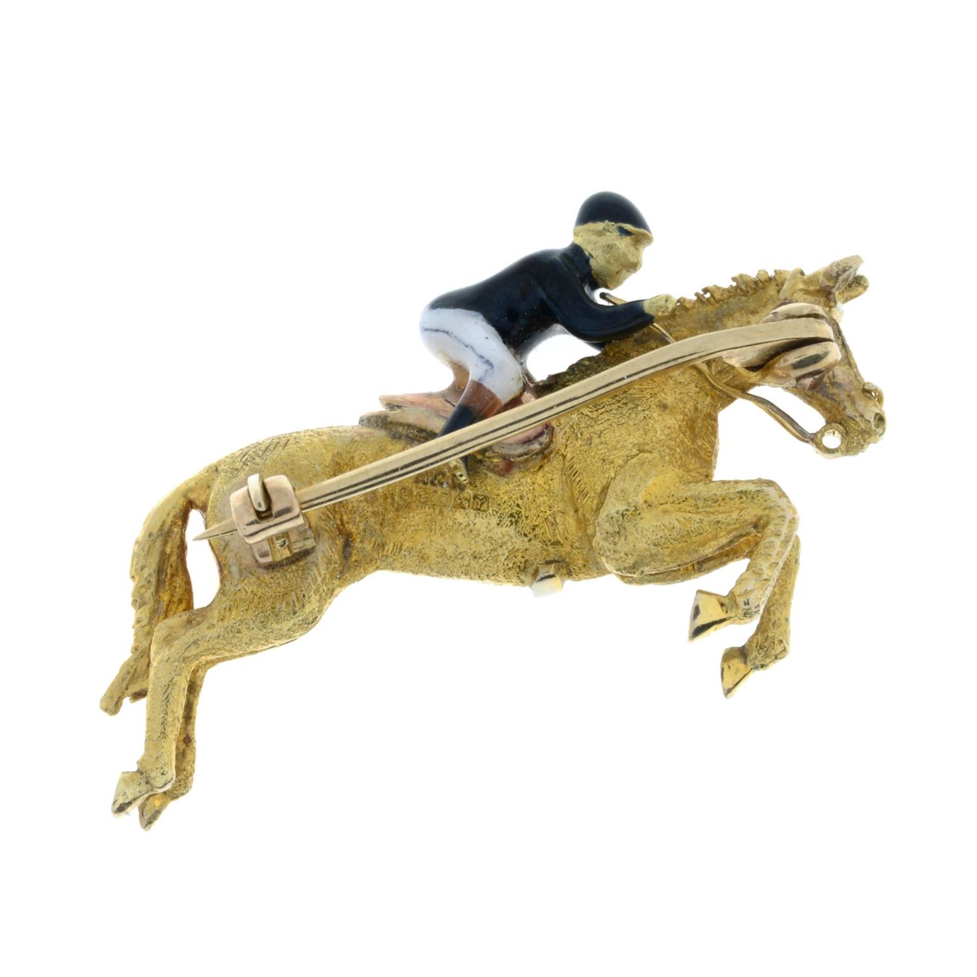 A 9ct gold and enamel brooch depicting a jockey on racehorse, by Alabaster & Wilson. - Image 3 of 4