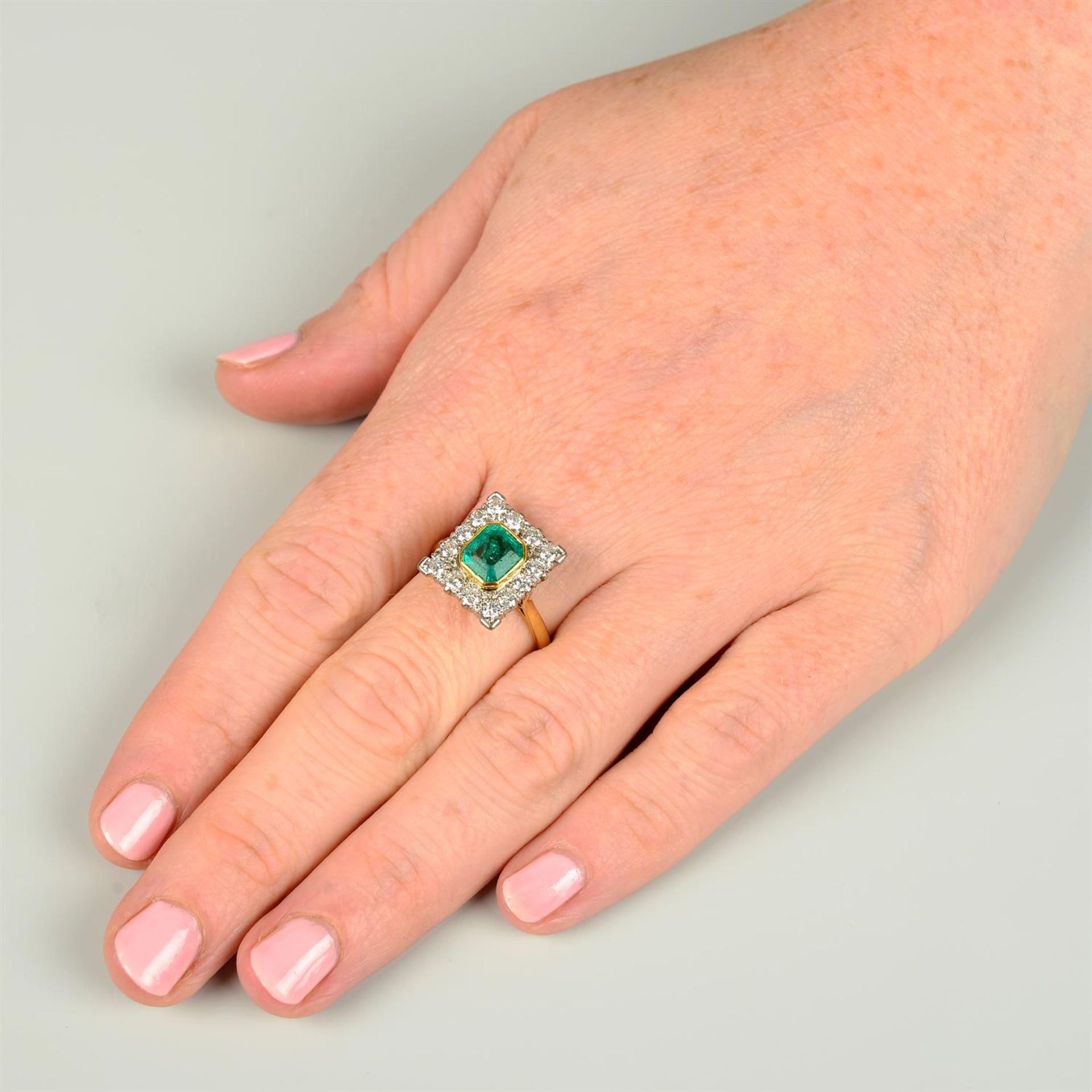 An emerald and diamond cluster ring. - Image 5 of 5