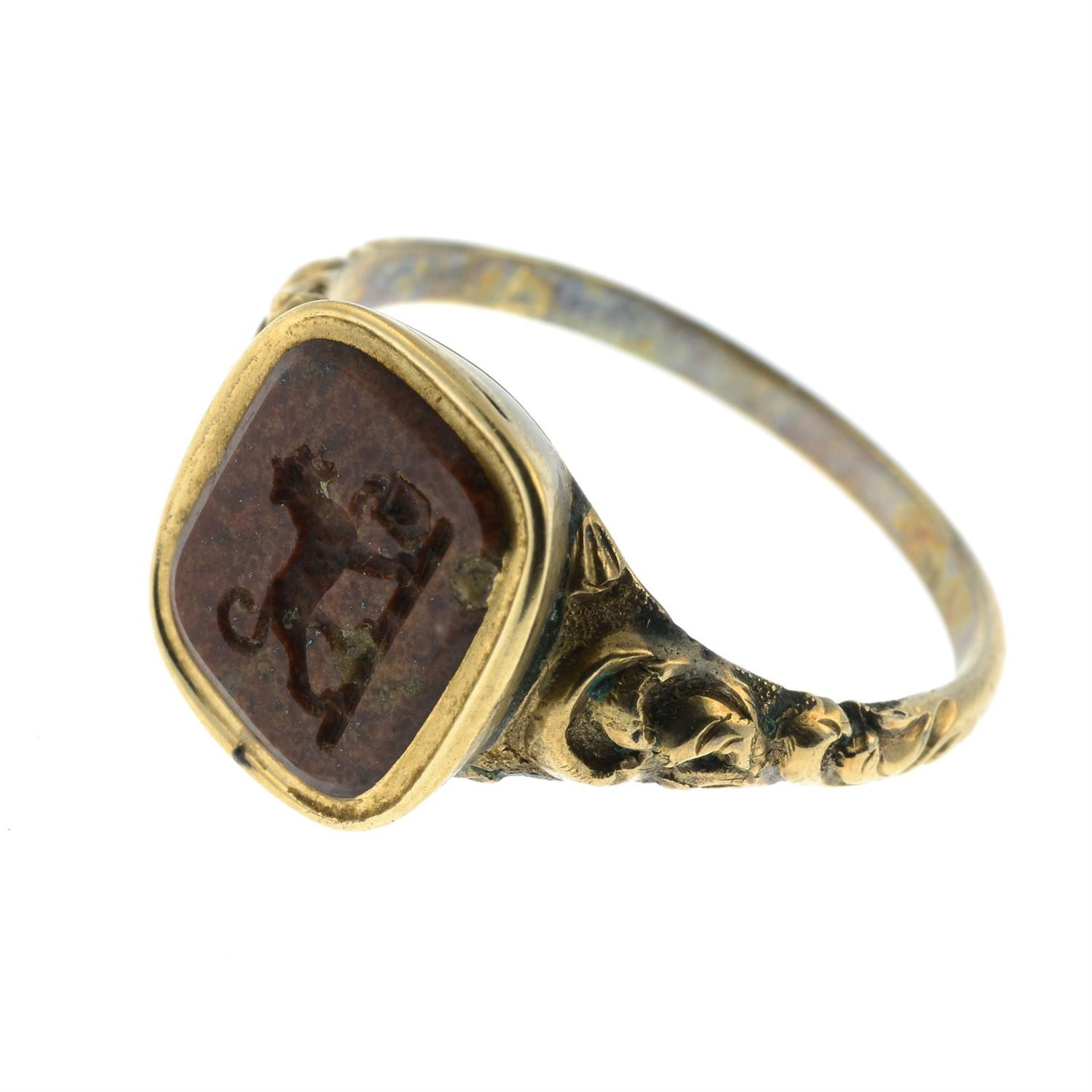 An early to mid 19th century gold agate intaglio signet ring, carved with a crest of a lion holding - Image 5 of 6