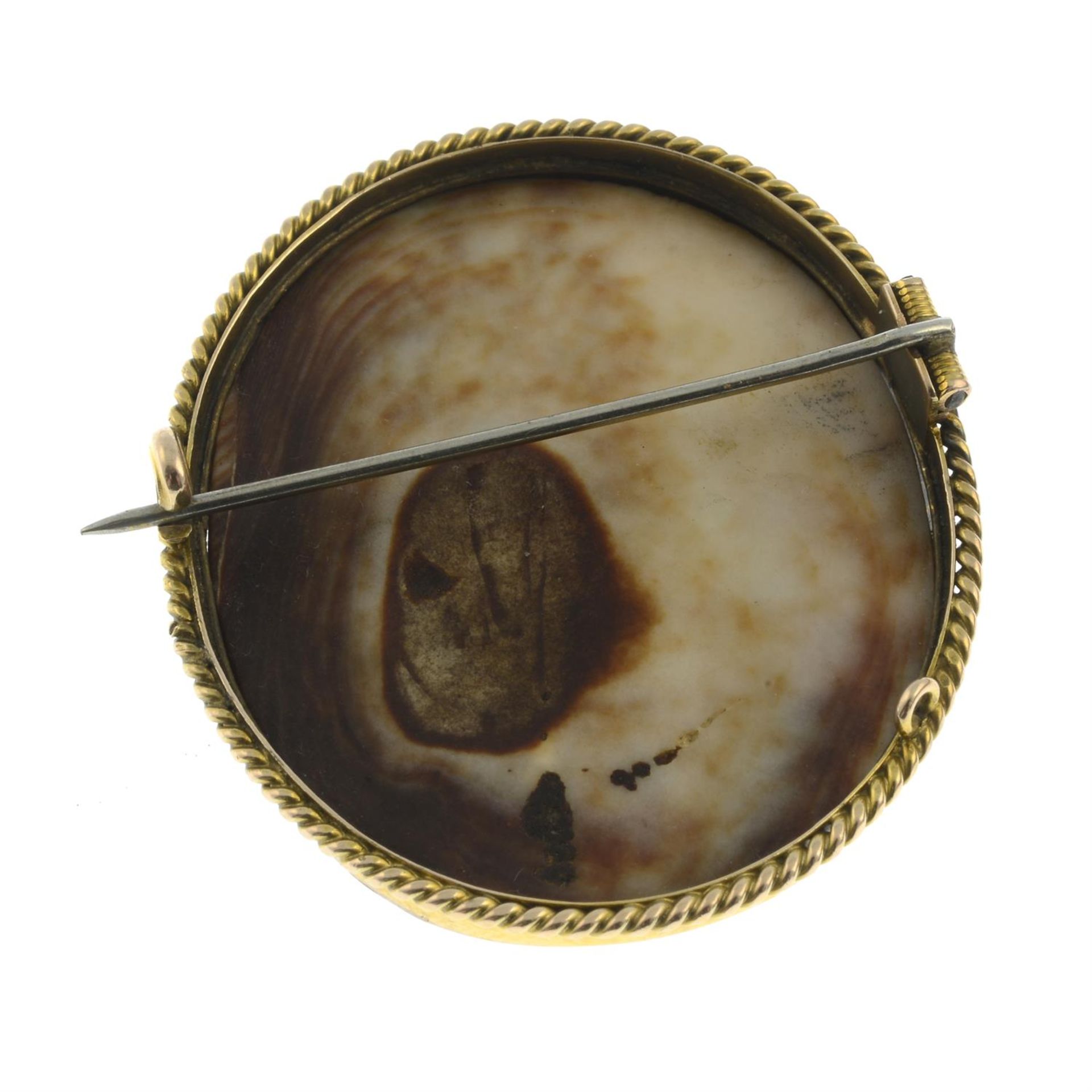 A 19th century cameo brooch, believed to be depicting Thanatos leading a lost soul, - Image 3 of 4