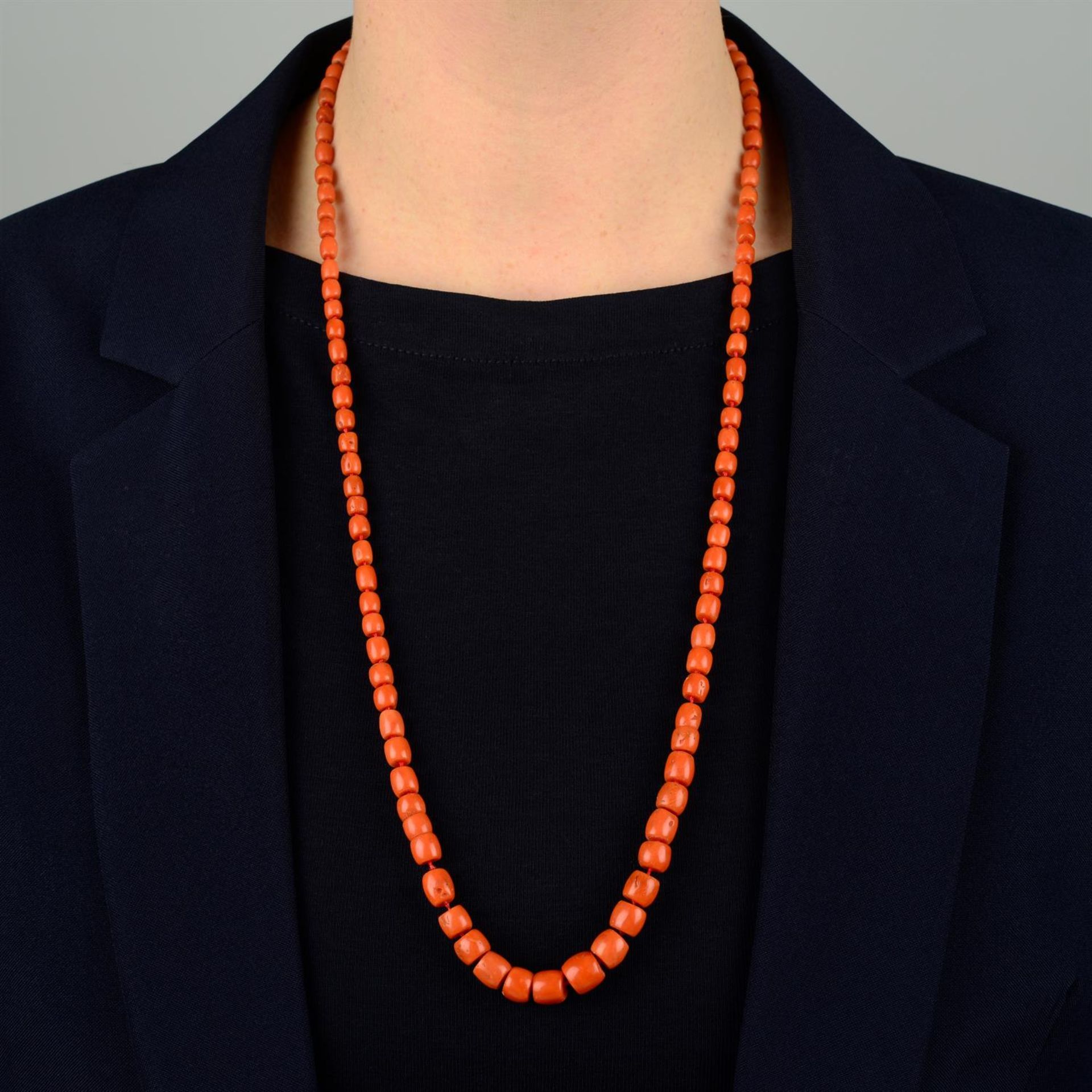 A graduated coral bead single-strand necklace, with grooved barrel clasp.
