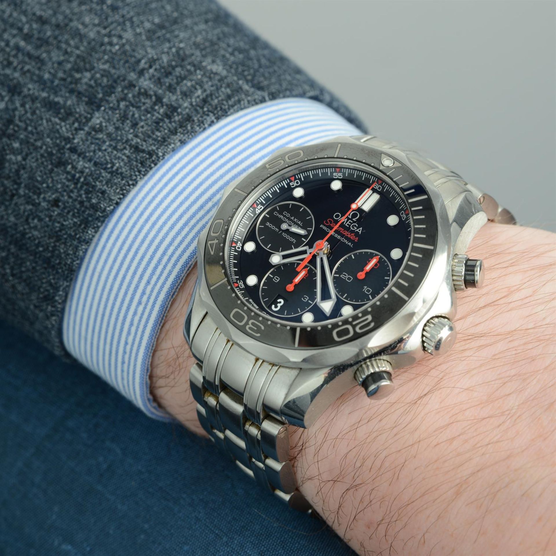 OMEGA - a stainless steel Seamaster Professional Diver 300M Co-Axial chronograph bracelet watch, - Image 6 of 7