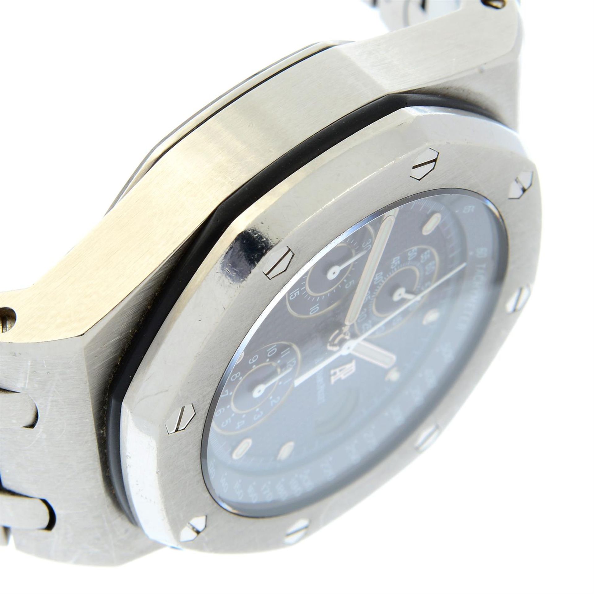 AUDEMARS PIGUET - a stainless steel Royal Oak Offshore chronograph bracelet watch, 42mm. - Image 4 of 6