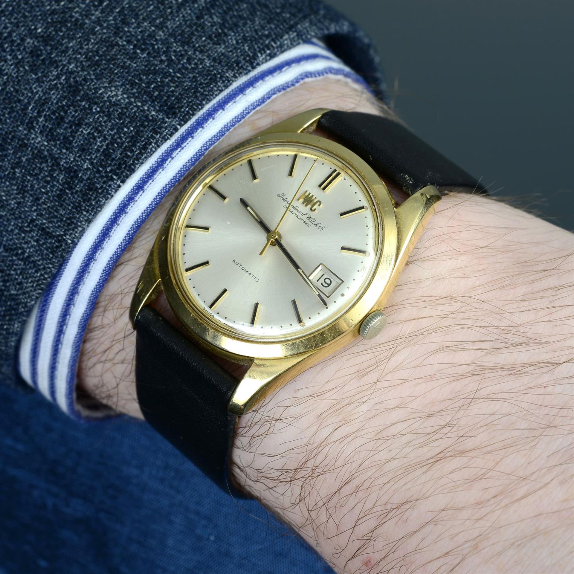 IWC - a yellow metal wrist watch, 36mm. - Image 5 of 5