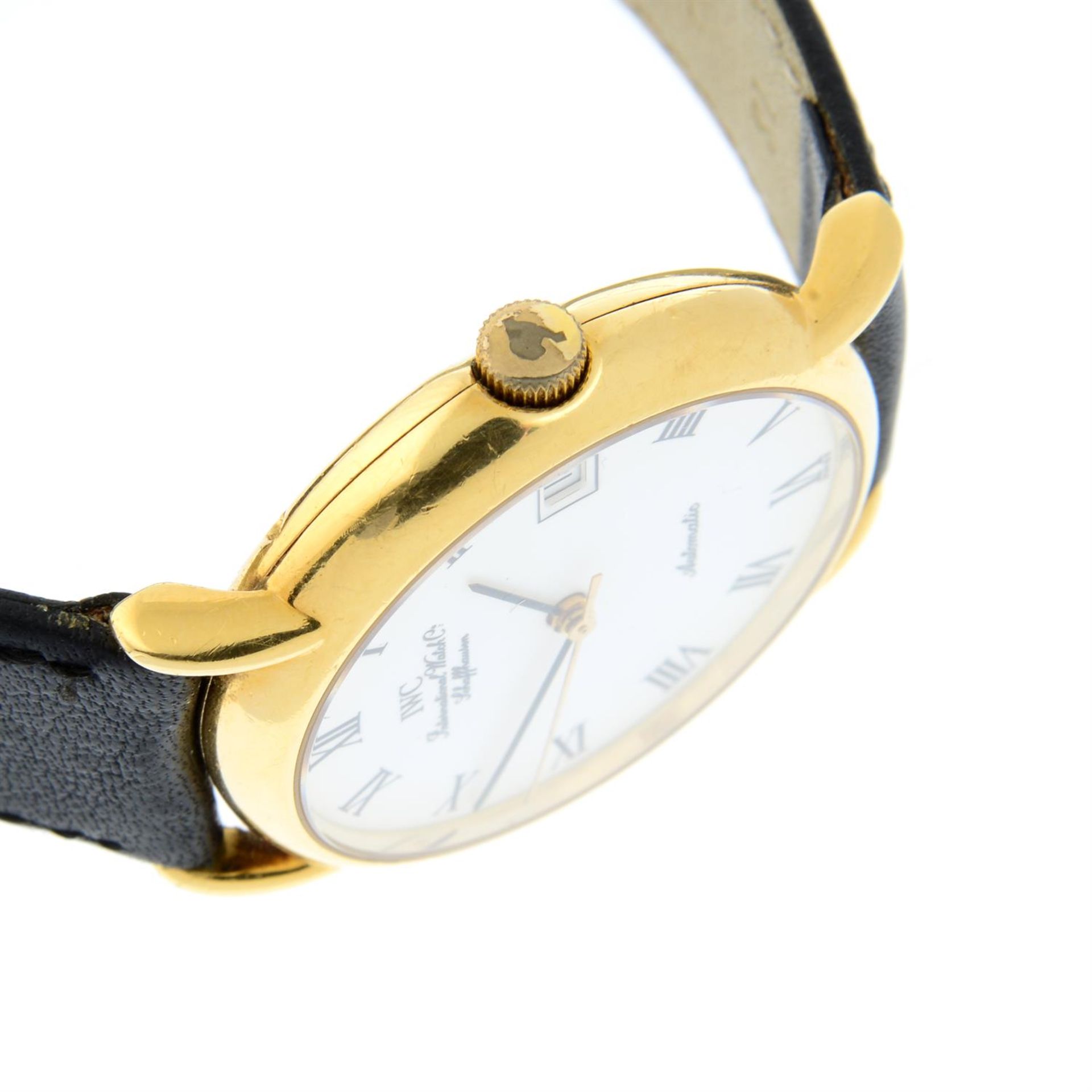 IWC - a yellow metal wrist watch, 34mm. - Image 3 of 5