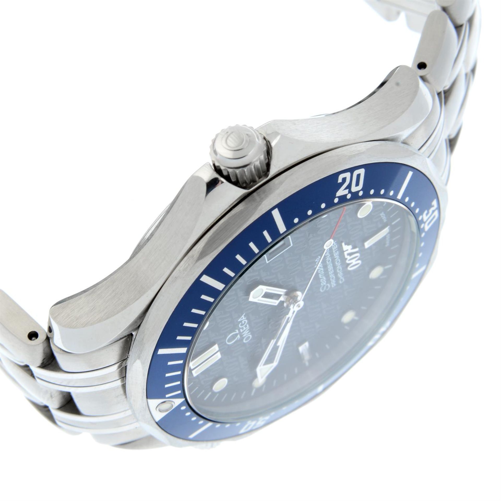 OMEGA - a limited edition stainless steel Seamaster 007 bracelet watch, 41mm. - Image 3 of 7