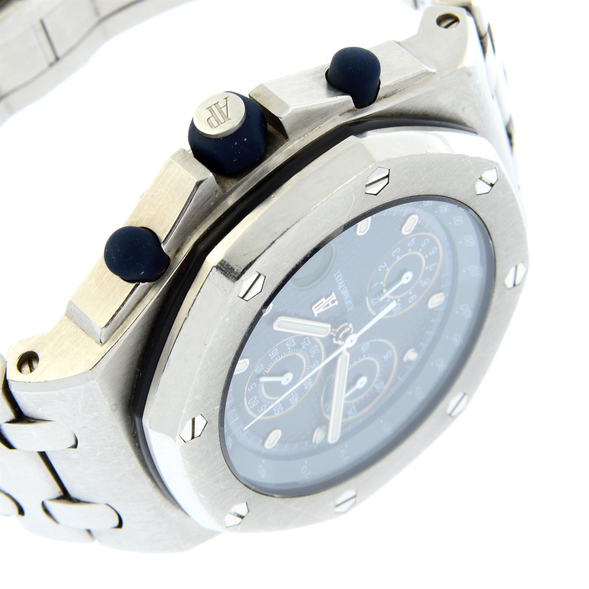 AUDEMARS PIGUET - a stainless steel Royal Oak Offshore chronograph bracelet watch, 42mm. - Image 3 of 6