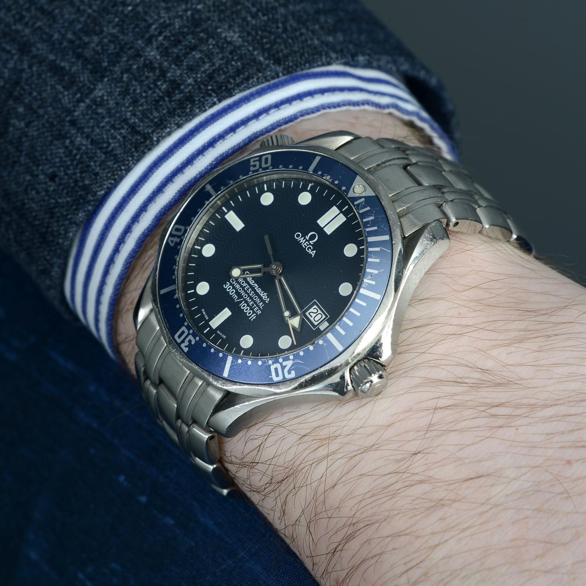 OMEGA - a stainless steel Seamaster Professional 300M bracelet watch, 41mm. - Image 5 of 5