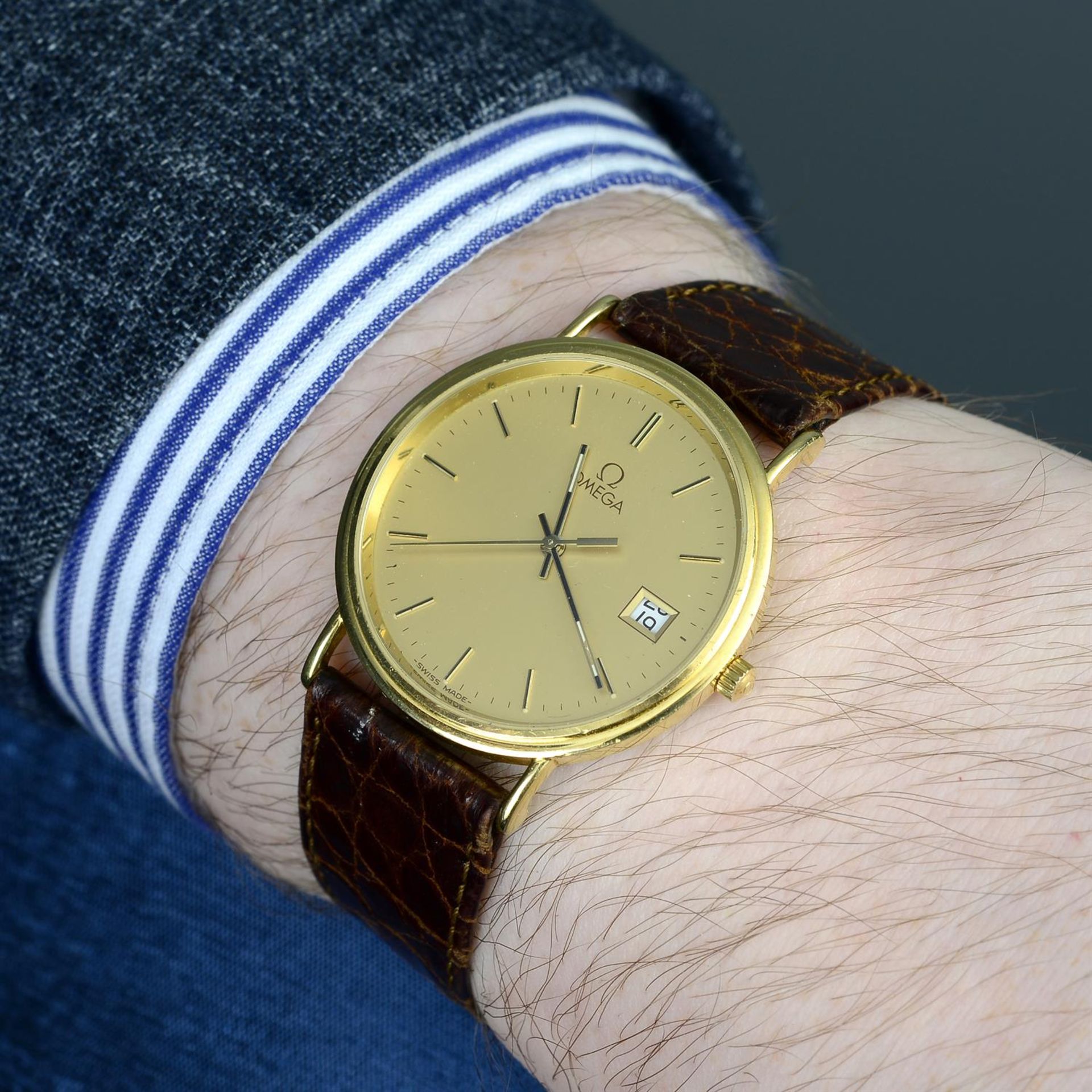OMEGA - a yellow metal wrist watch, 32mm. - Image 5 of 6
