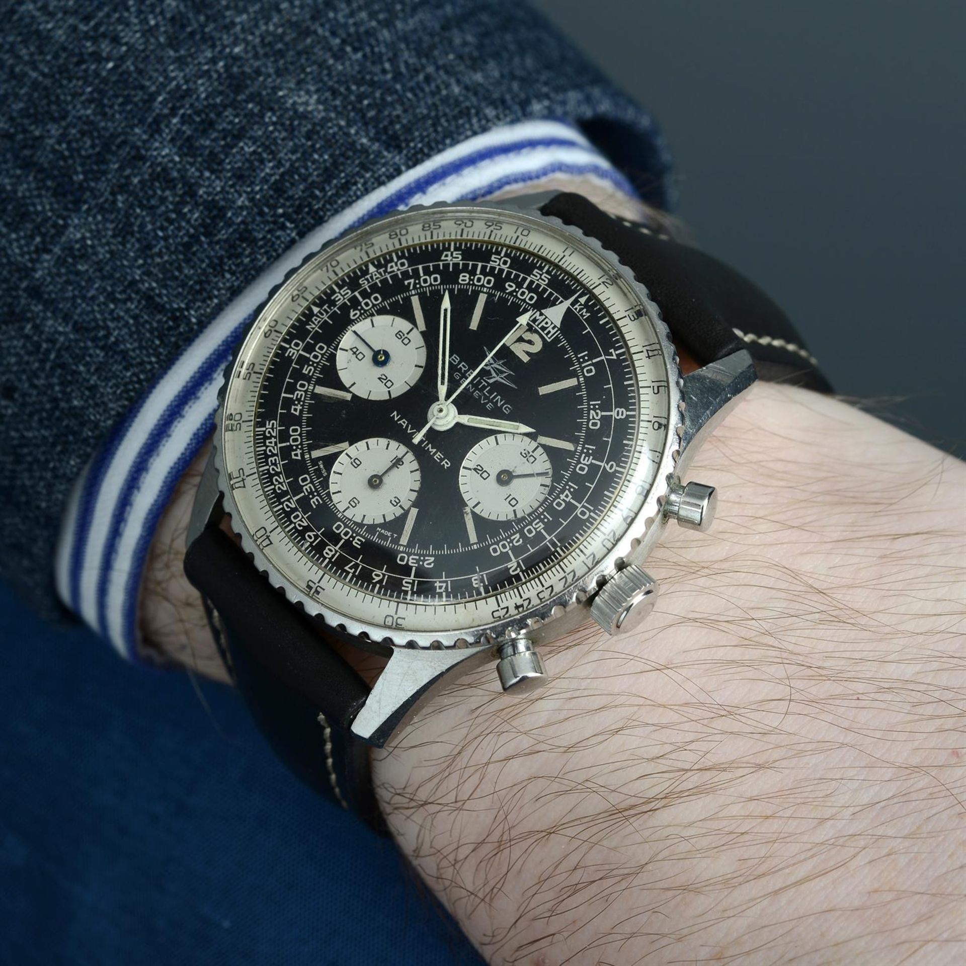 BREITLING - a stainless steel Navitimer chronograph wrist watch, 40mm. - Image 5 of 5
