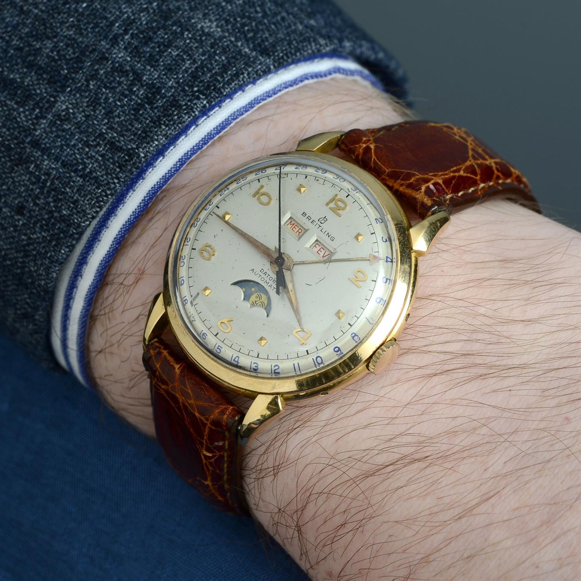 BREITLING - a yellow metal Datora triple-date wrist watch, 36mm. - Image 5 of 5
