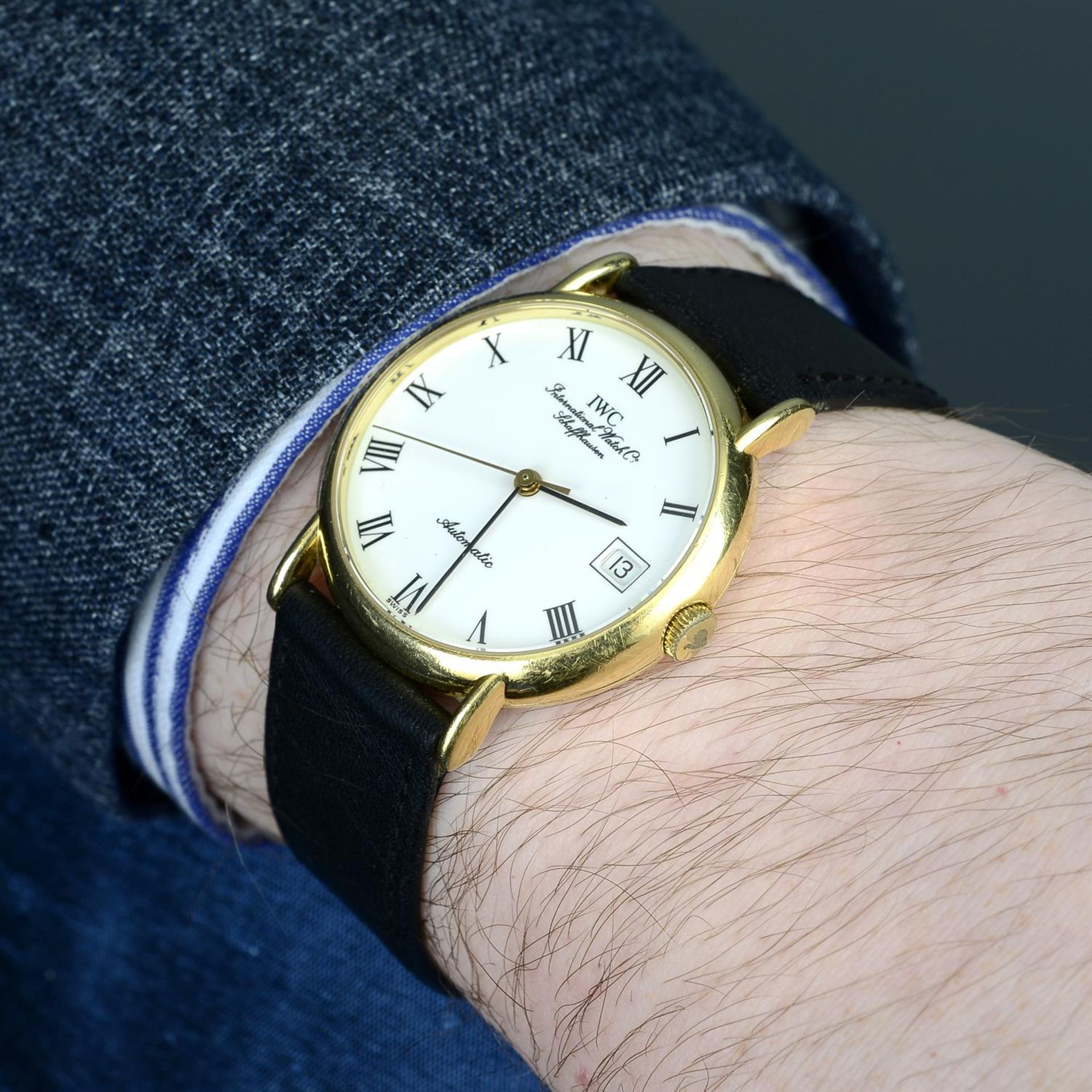 IWC - a yellow metal wrist watch, 34mm. - Image 5 of 5