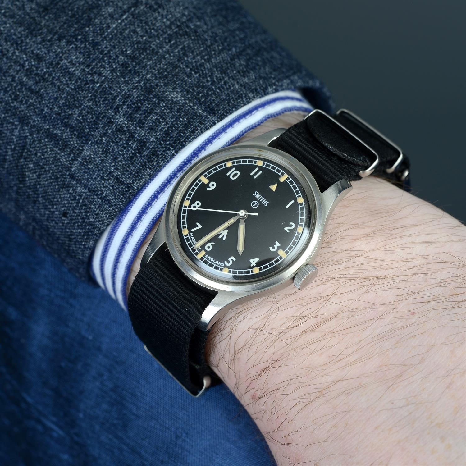 SMITHS - a stainless steel military issue wrist watch, 35mm. - Image 5 of 5