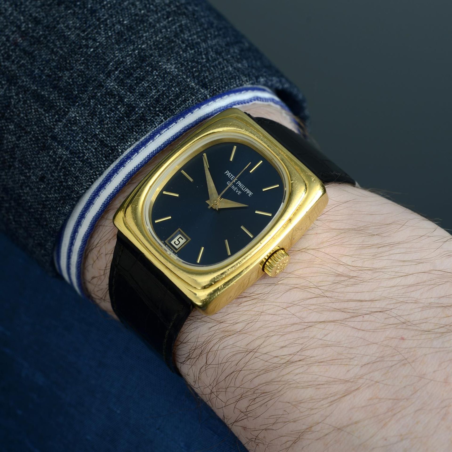 PATEK PHILIPPE - an 18ct yellow gold Beta 21 wrist watch, 33x37mm. - Image 5 of 5